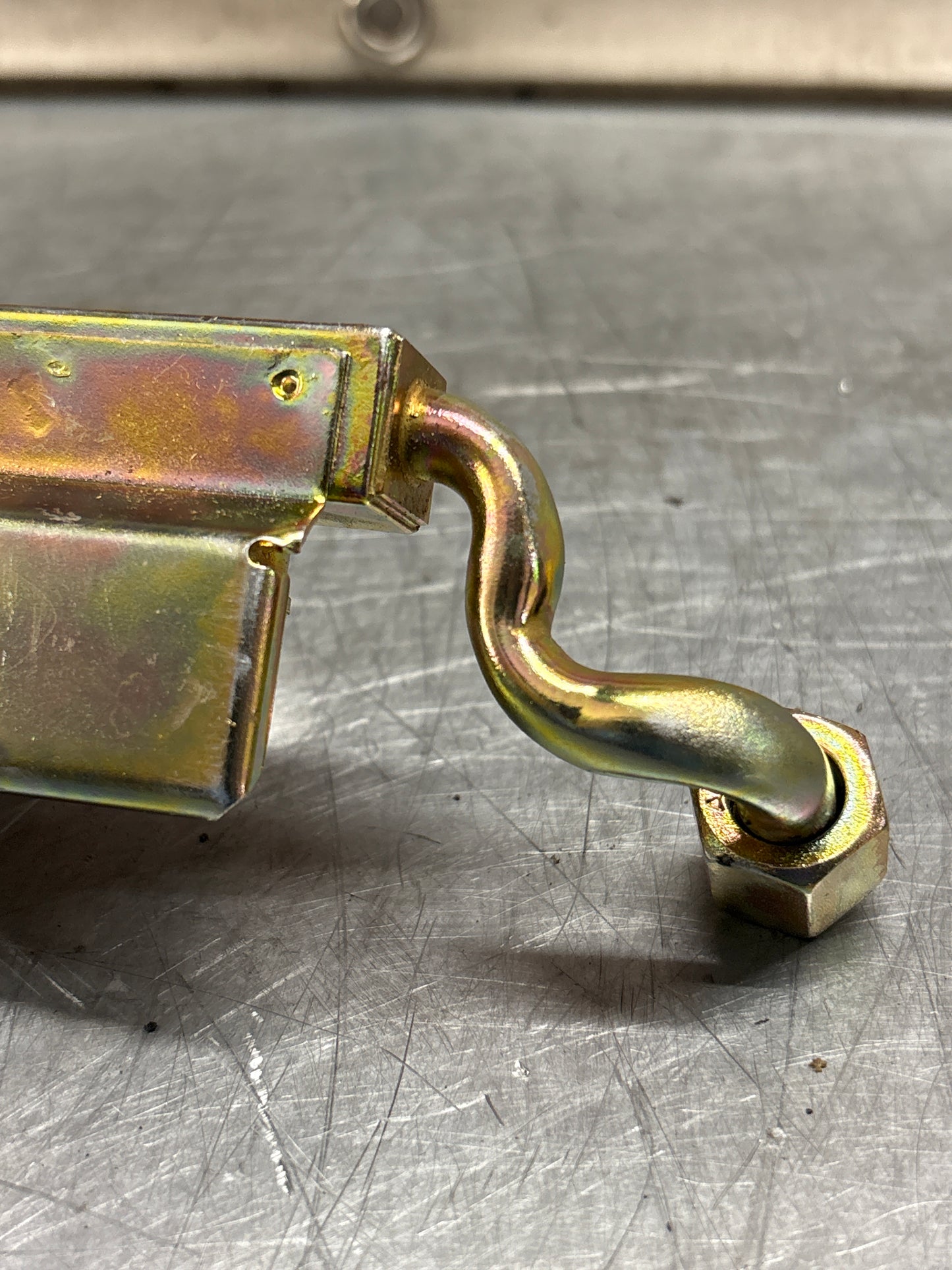 Porsche 928 S fuel rail, left, refurbished 92811007911