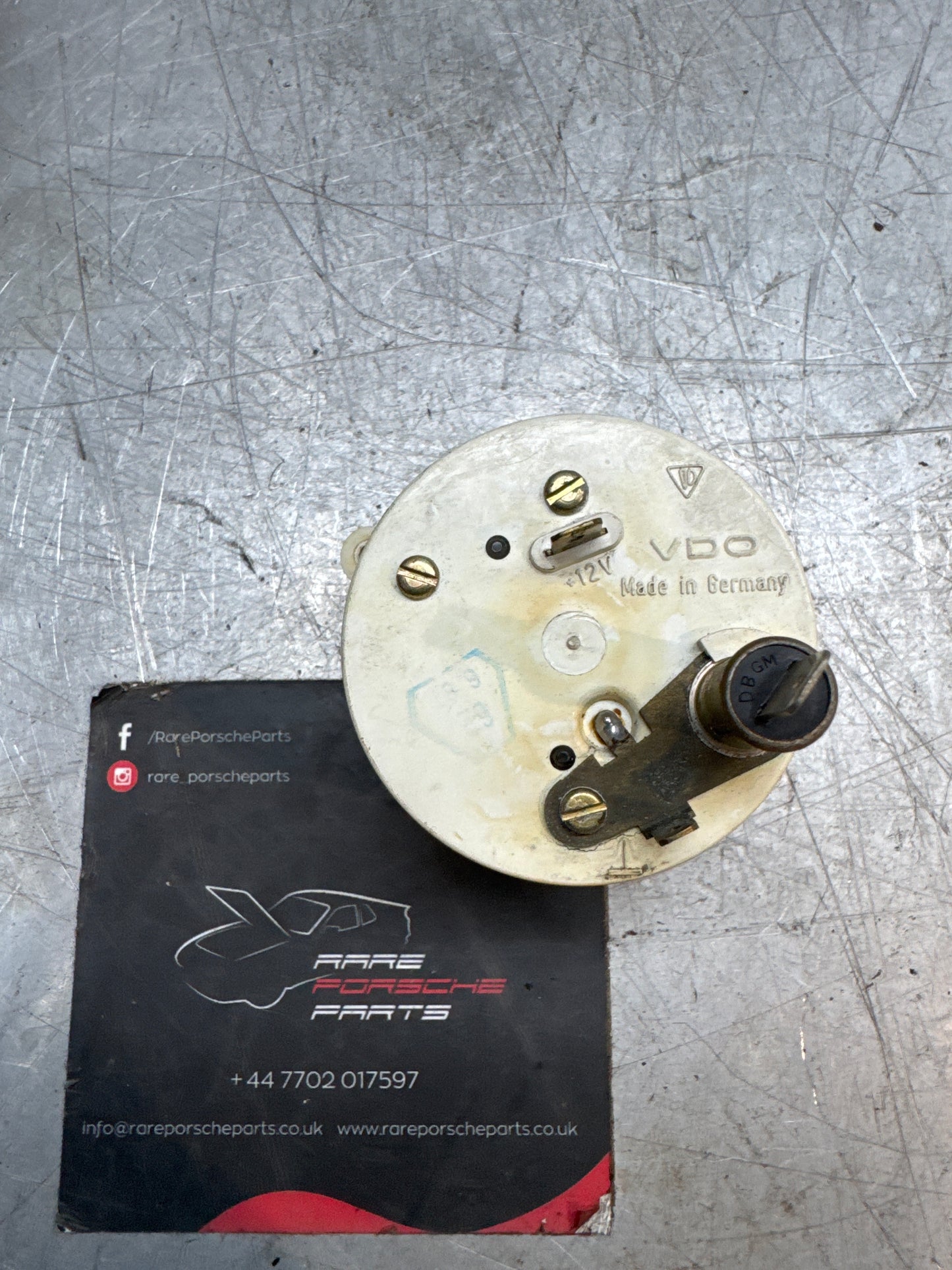 Porsche 928 Dash Center analog clock, used 92864170100