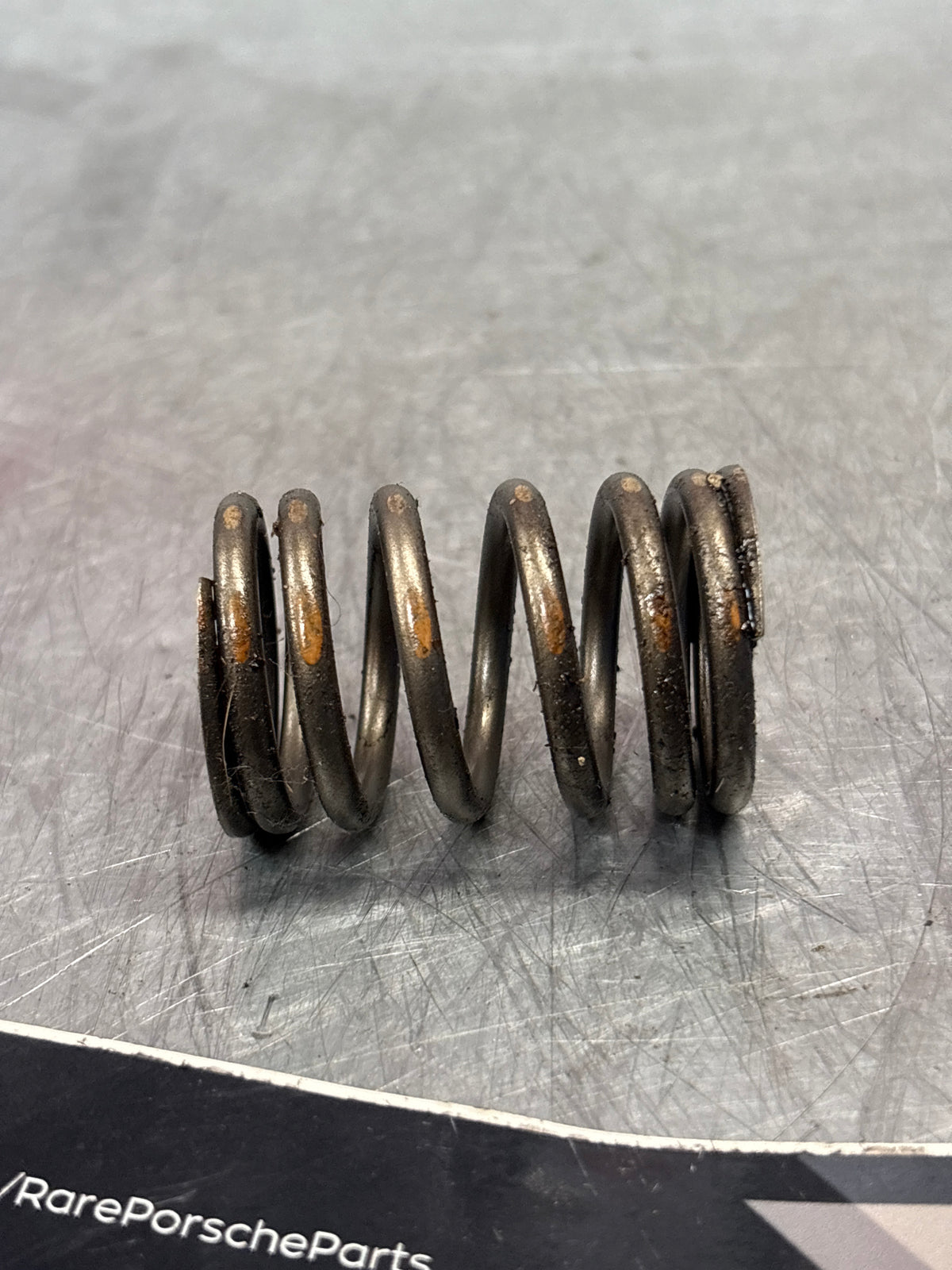 Porsche 924 outer valve spring, used 046109623
