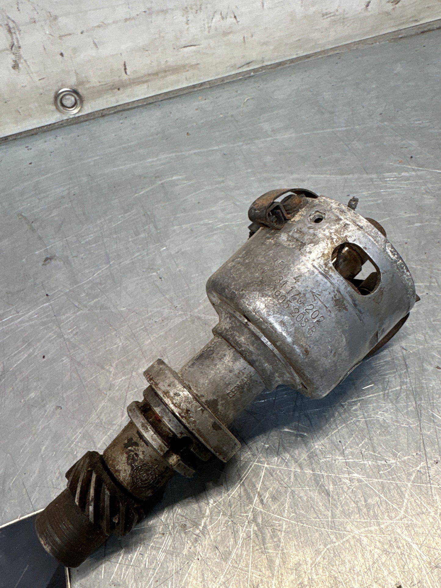 Porsche 924 ignition distributor, used 0231170202 / 047905205B