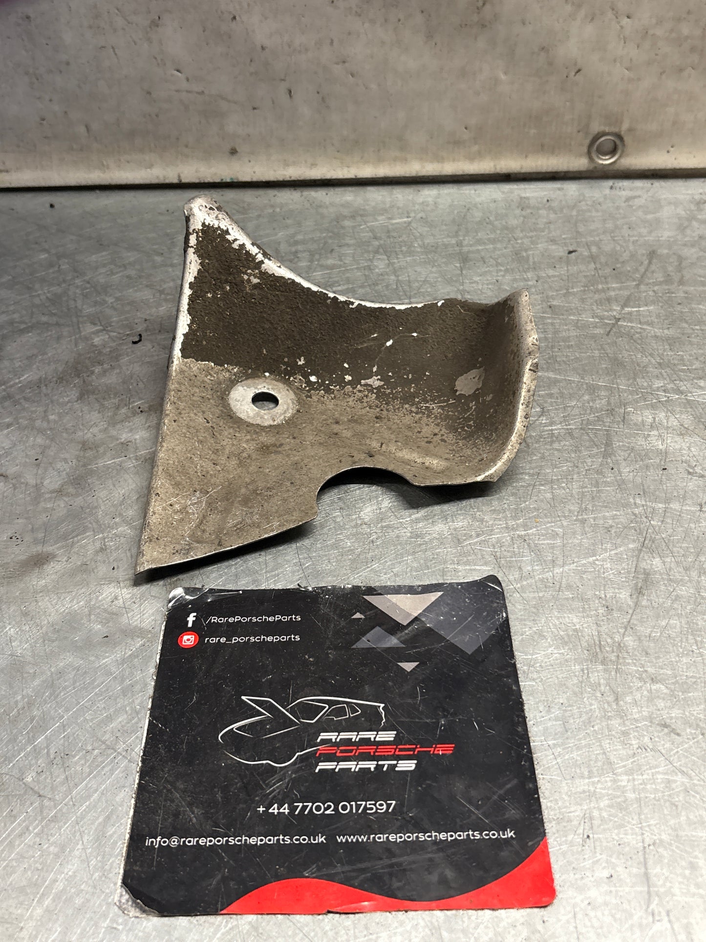 Porsche 928 S left side Buffle plates 92834138305. used