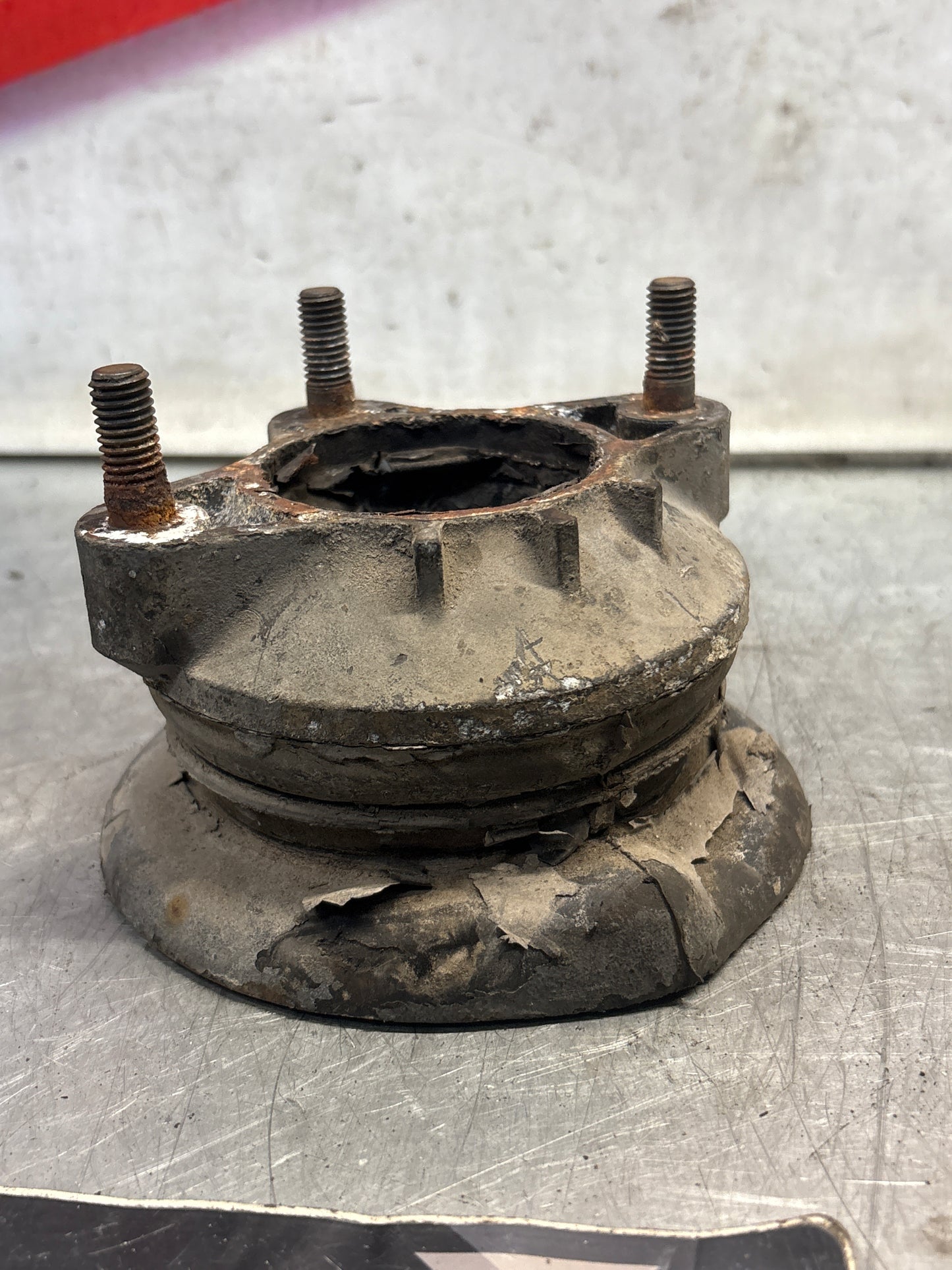 Porsche 928 Spring plate mount, used 92834304707