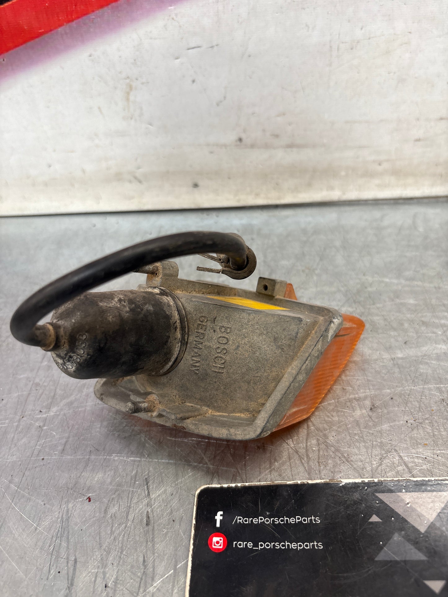 Porsche 928 pre facelift indicator lamp, right, used 0311315002 / 92863142100 cracked lense
