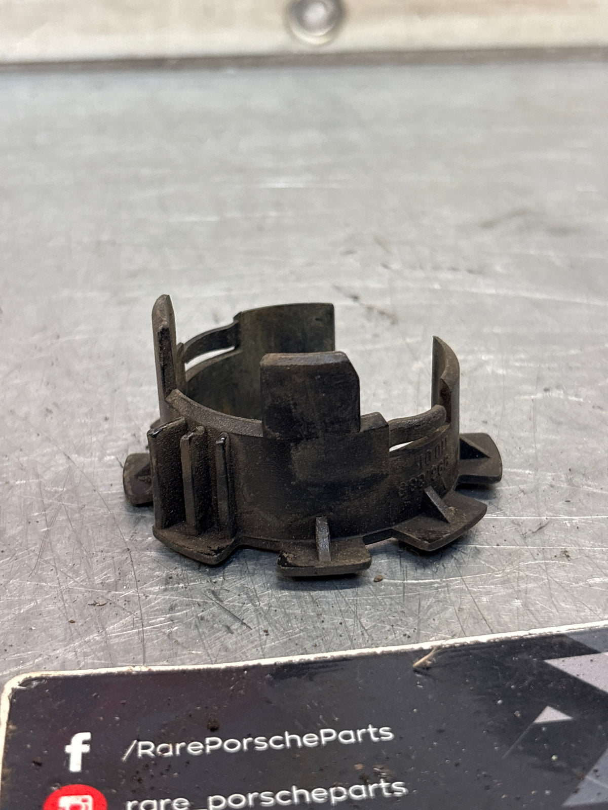 Porsche 911 993 spring supporting mount, used 99333311001