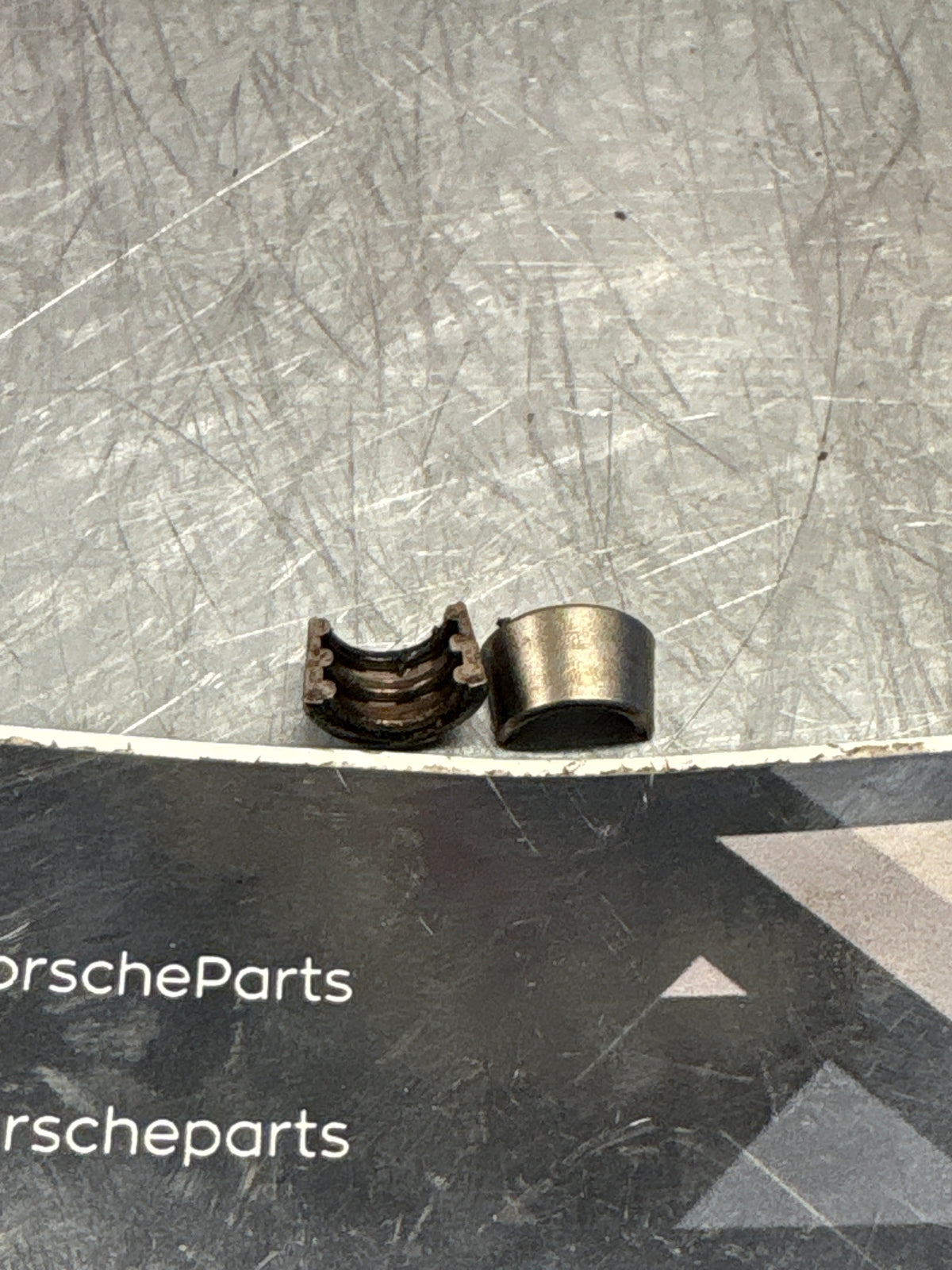 Porsche 928 / 944 / 924S / 964 valve collet, used 90110541700
