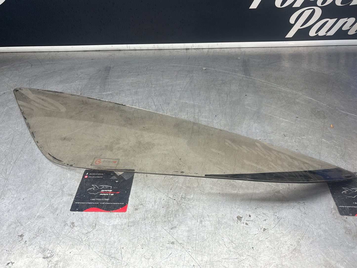 Porsche 928 S rear quarter side glass, brown left, 92854310308 used