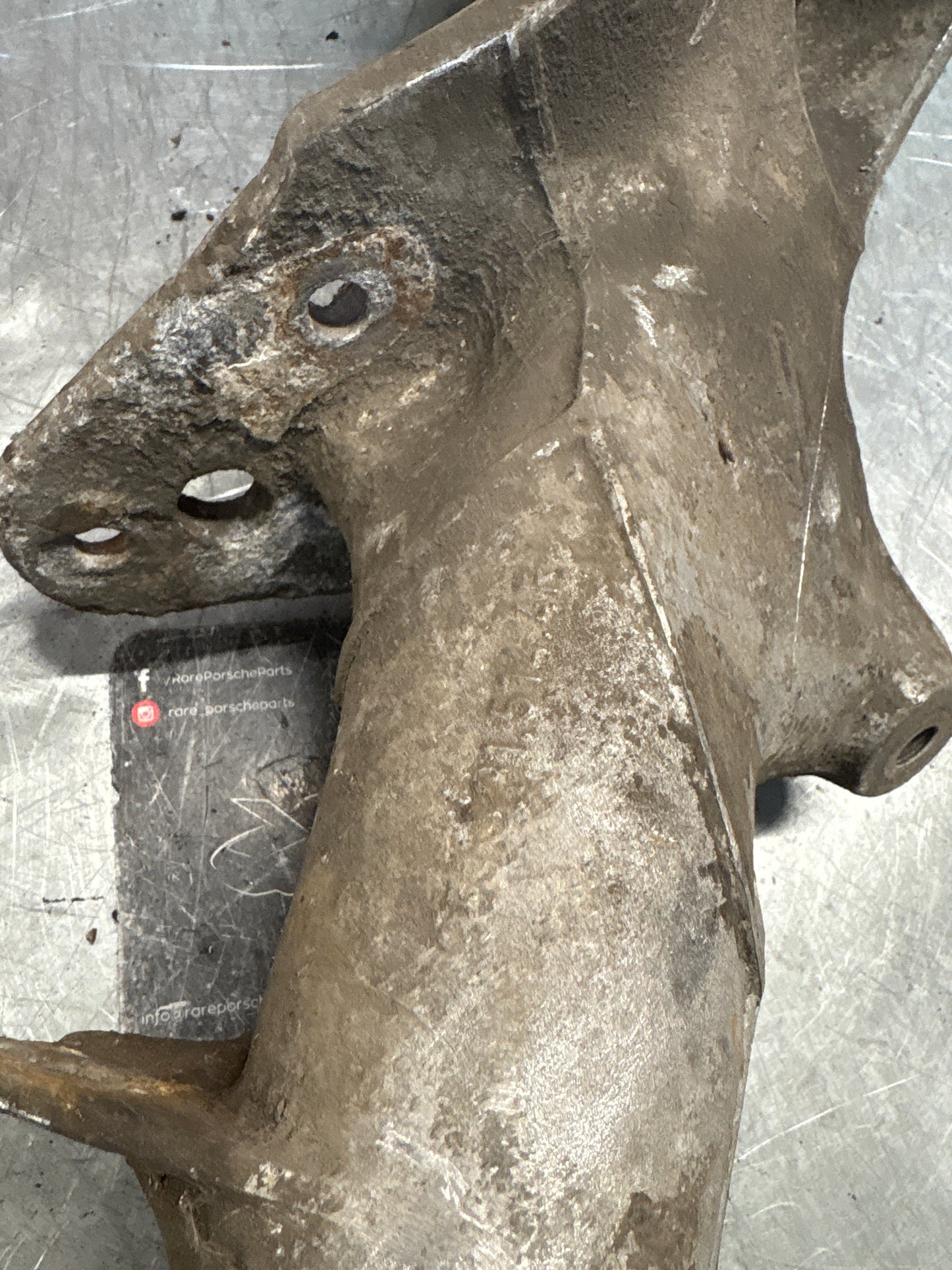 Porsche 944 alloy rear right trailing arm, used 95133151405 / 9513315144R used, with hubs