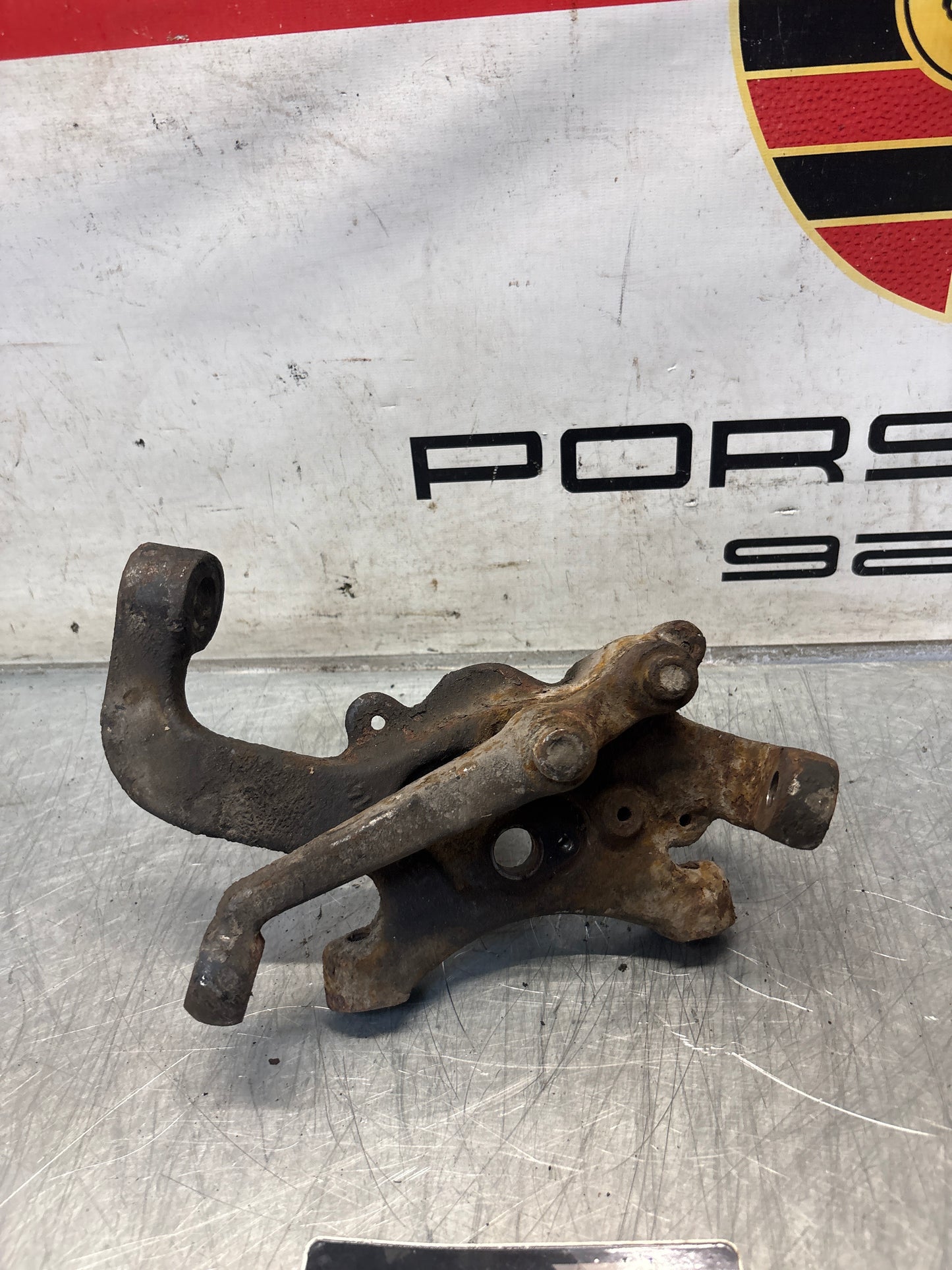 Porsche 928 right steering spindle knuckle, used 92834105817 / 92834105823