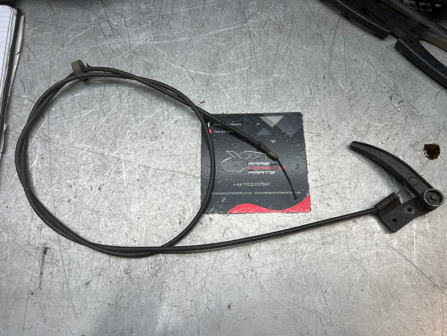 Porsche 924 Motorhaubenentriegelungsgriff mit Kabel, früher Typ, gebraucht, Studienfotos