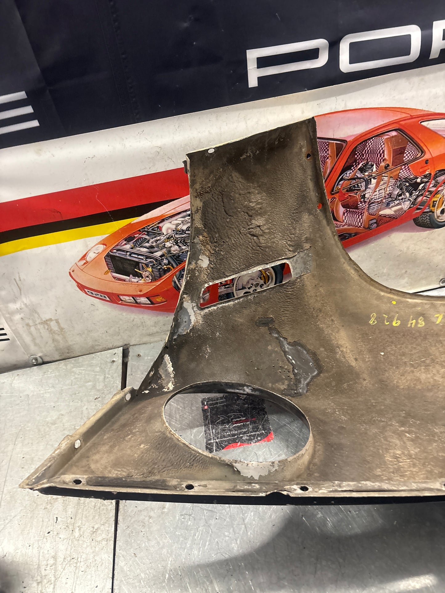 Porsche 928 -87 front left wing, 92850301103 used