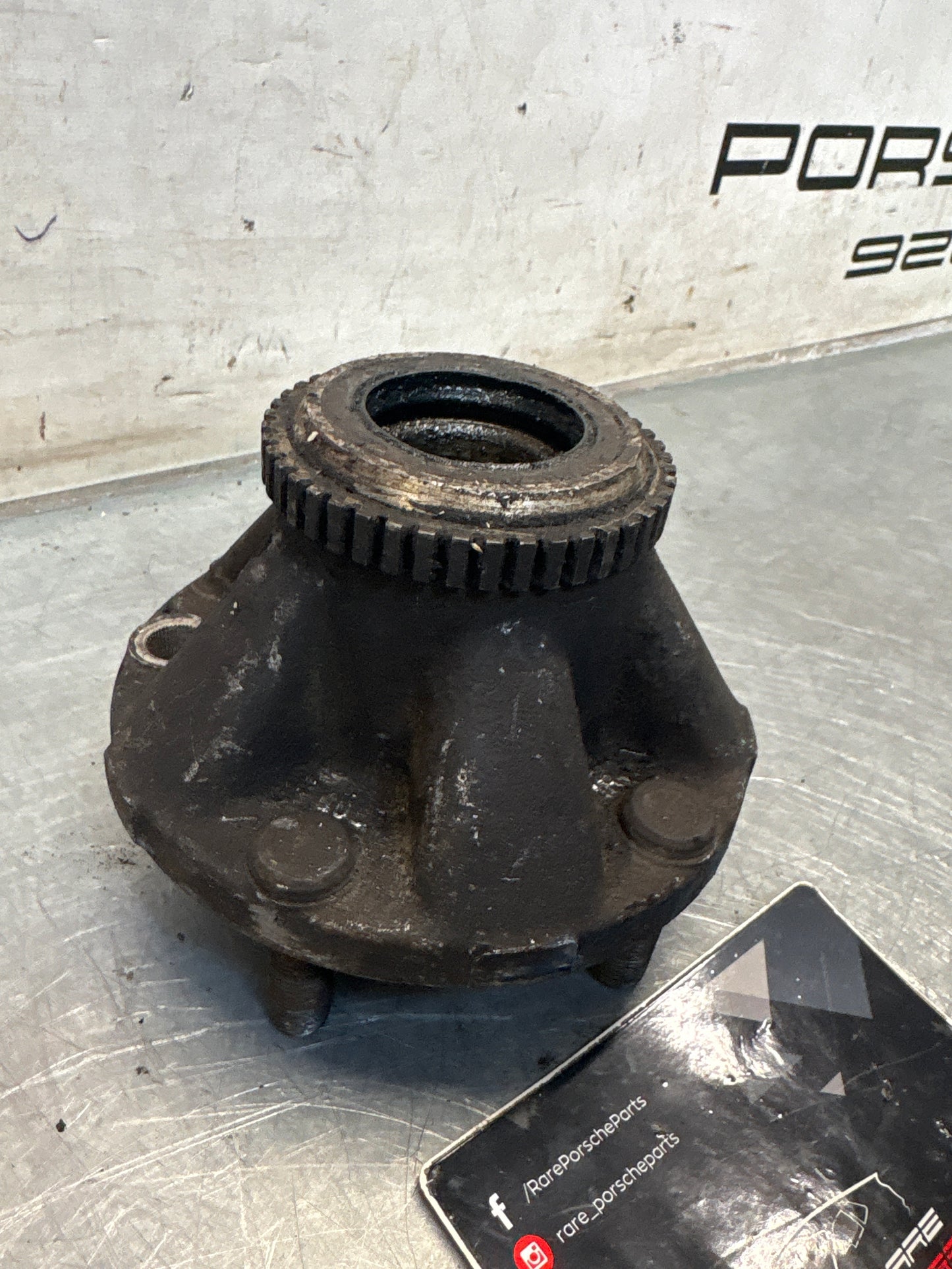 Porsche 928 wheel hub,used 9283416051R with ABS