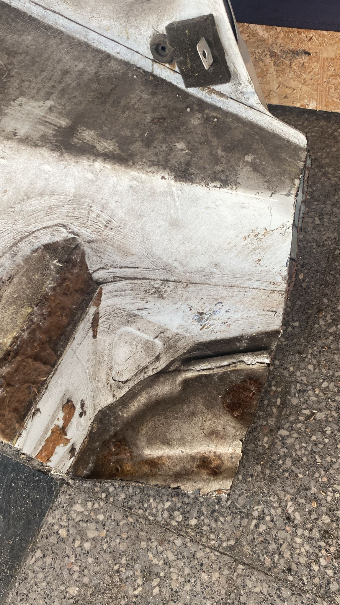 Porsche 944 left side cut, rear fender 94450390303,