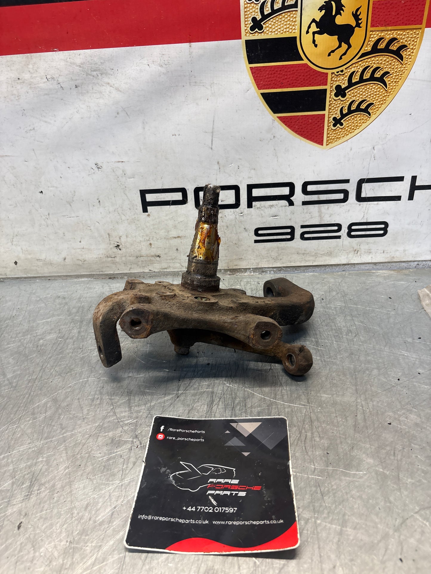 Porsche 928 right steering spindle knuckle, used 92834105817 / 92834105823