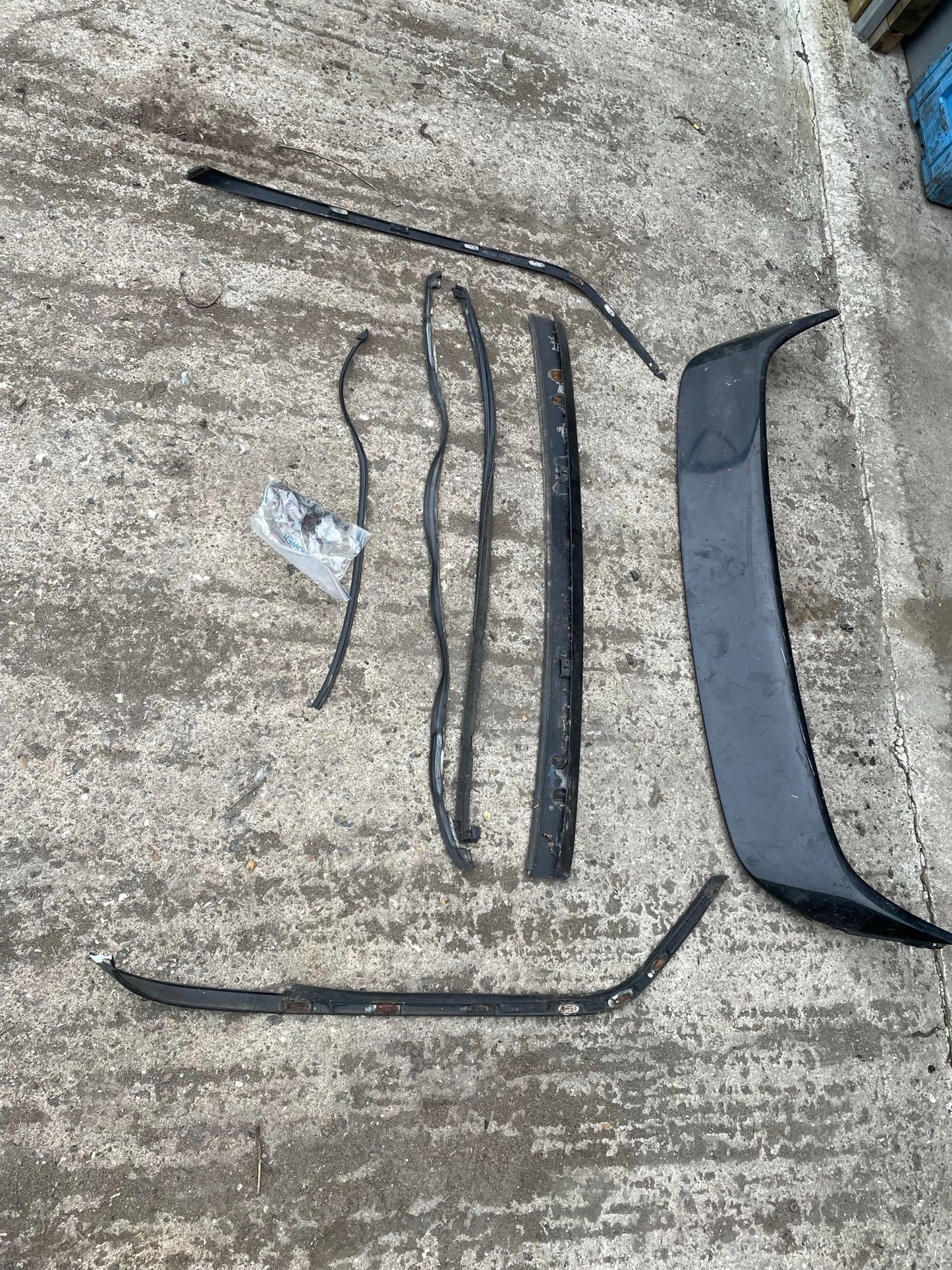 Porsche 944 Turbo/S2 Brückenspoiler, Komplettsatz, Ersatzteile oder Reparatur