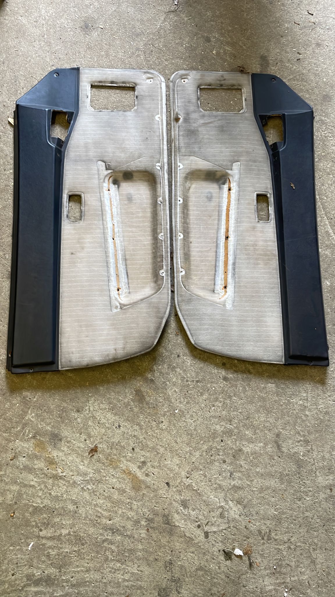 Porsche 944 pair of door cards for late cars from 85.5. Hardly any water damage