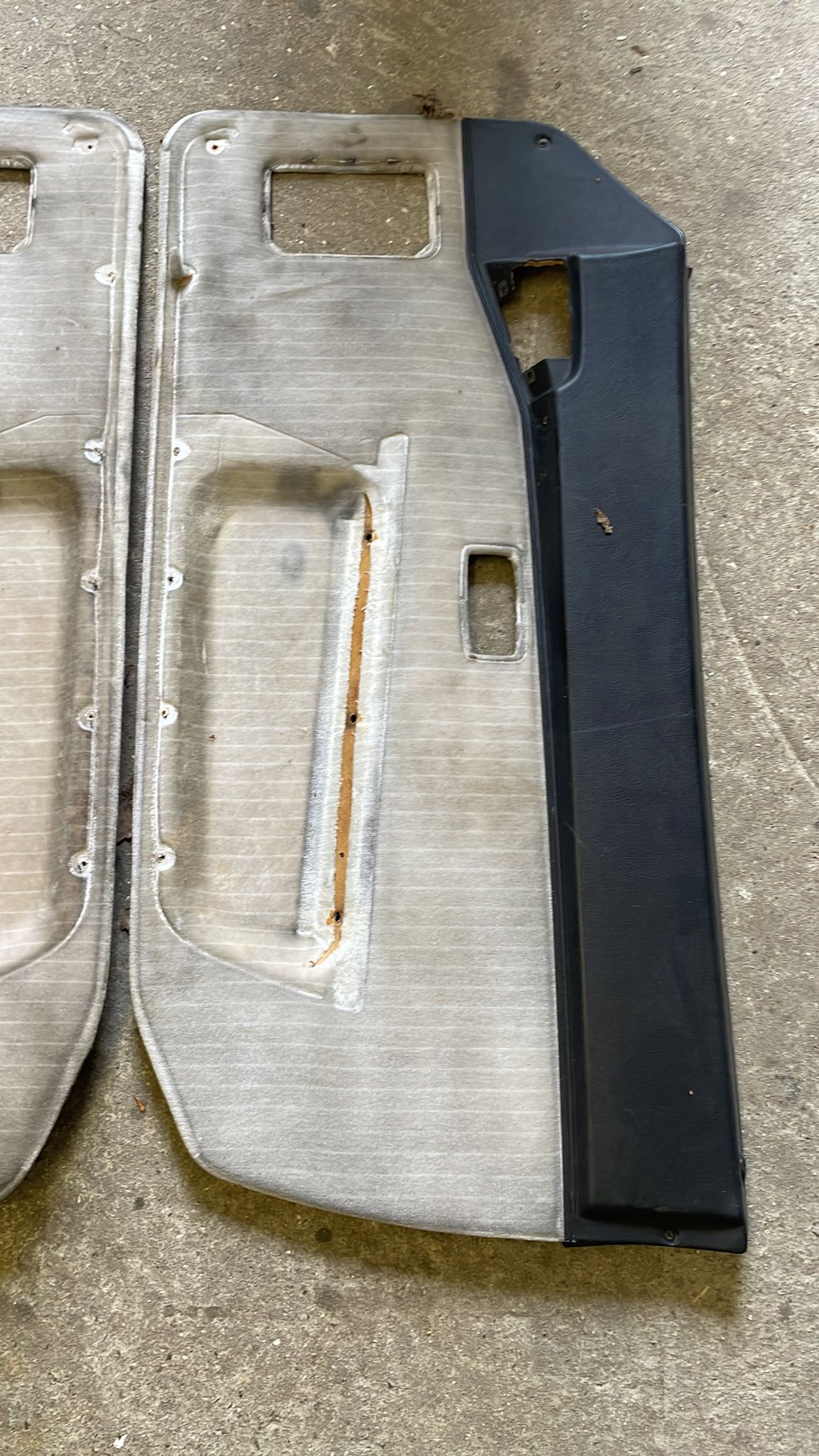 Porsche 944 pair of door cards for late cars from 85.5. Hardly any water damage