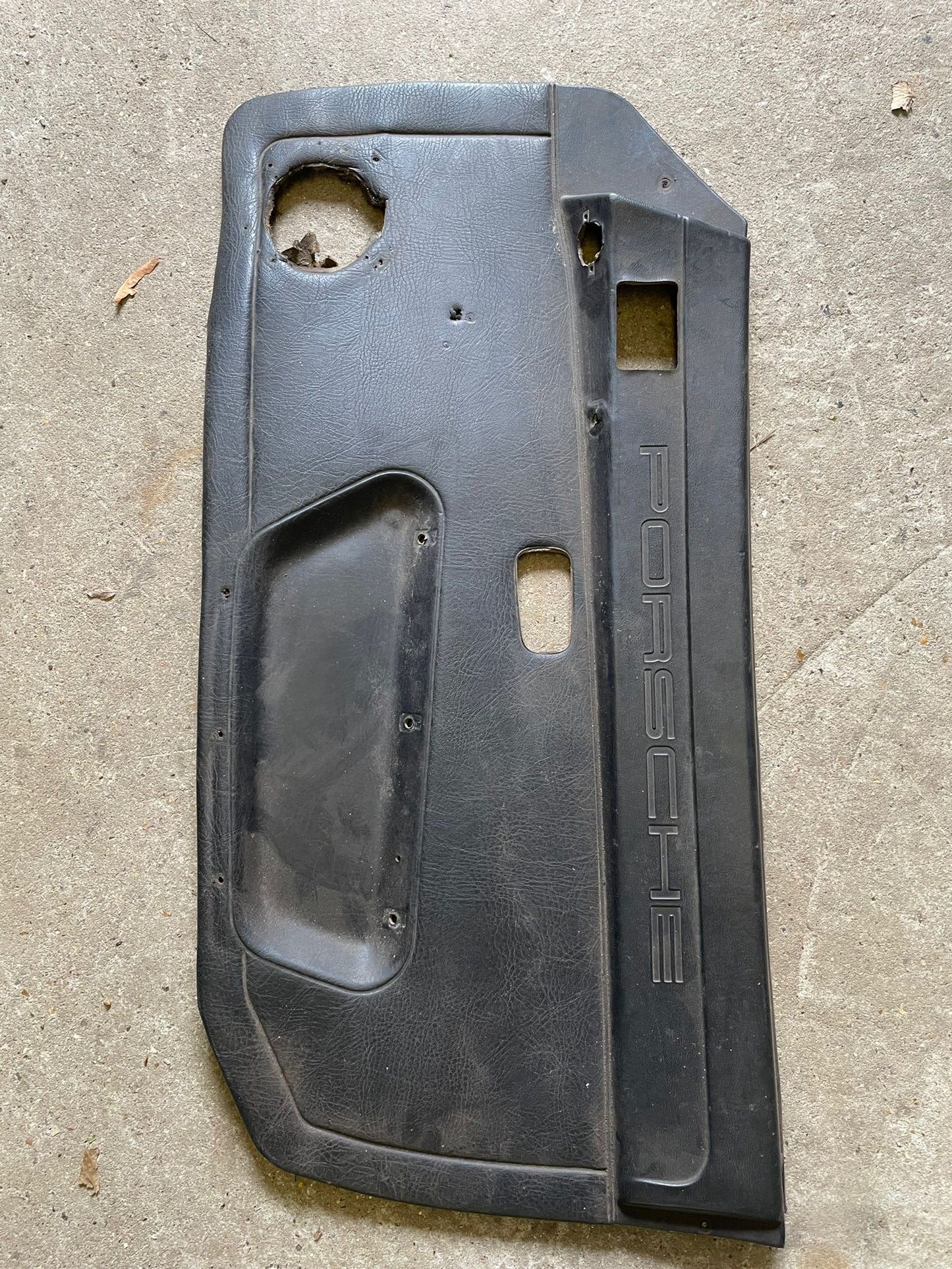 Porsche 924/944, vecchia scheda della portiera con scritta Porsche, necessita di ristrutturazione