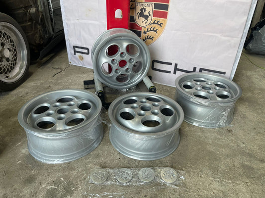 Satz mit 4 generalüberholten Porsche 944/928-Teleradrädern, gebraucht 6&amp;7Jx15 Zoll 94436210200 94436210400