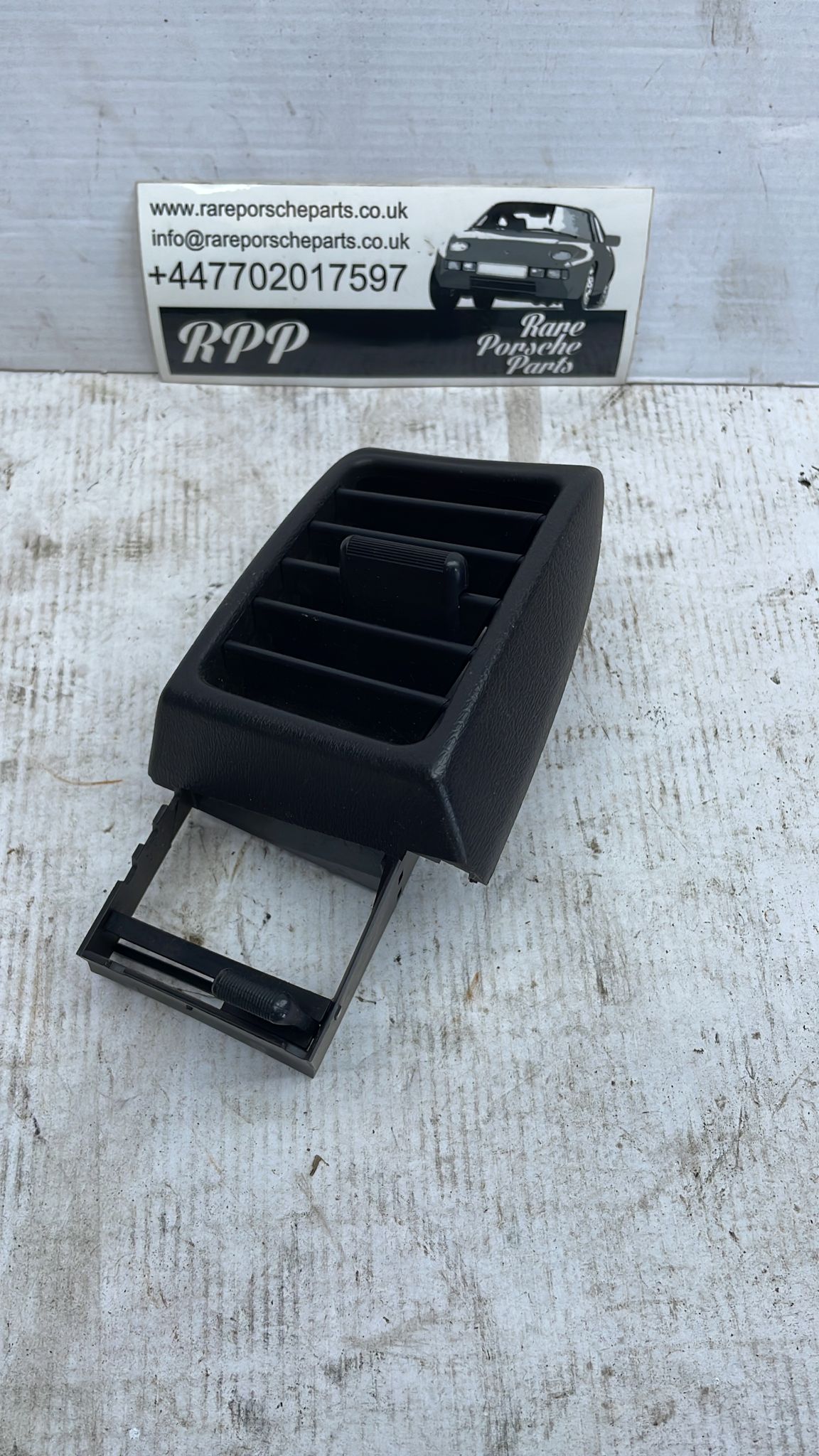 Porsche 944 Black right Interior dash air vent. 94457225200. 944 527 252 00 used