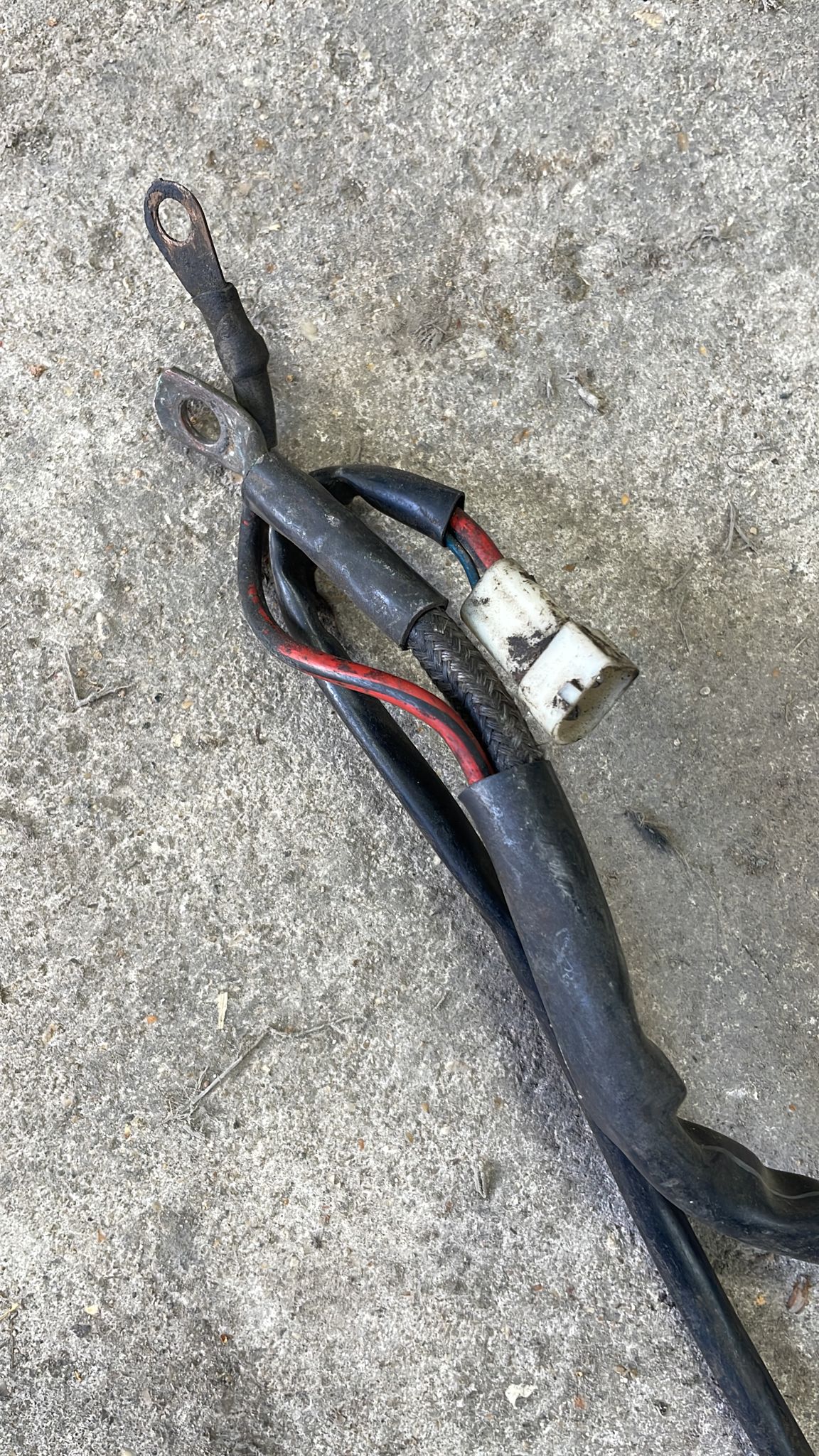 Porsche 944 Oval Dash charging cable, used