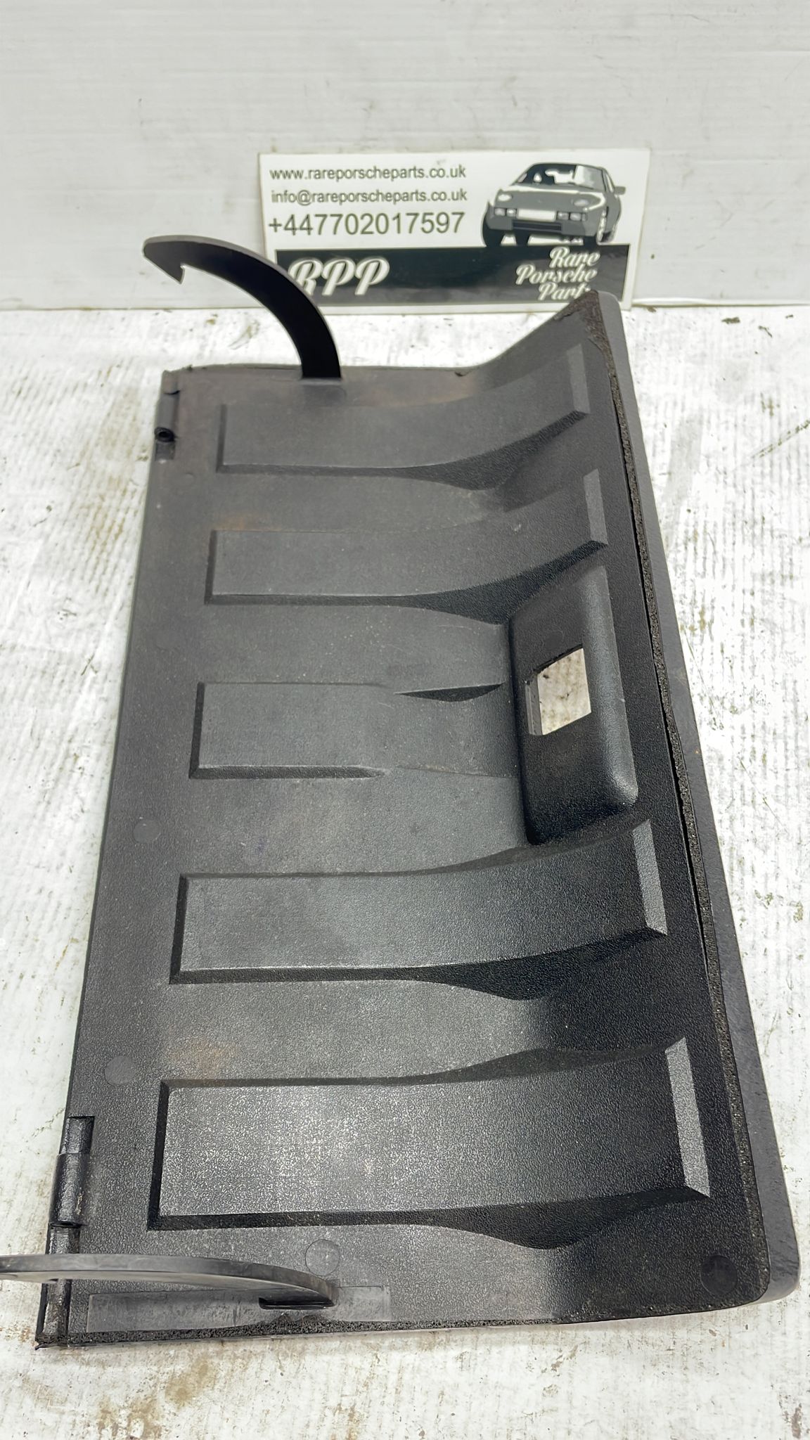 Porsche 924 944 (prima) Vano portaoggetti nero, usato 47885712321S 004/005