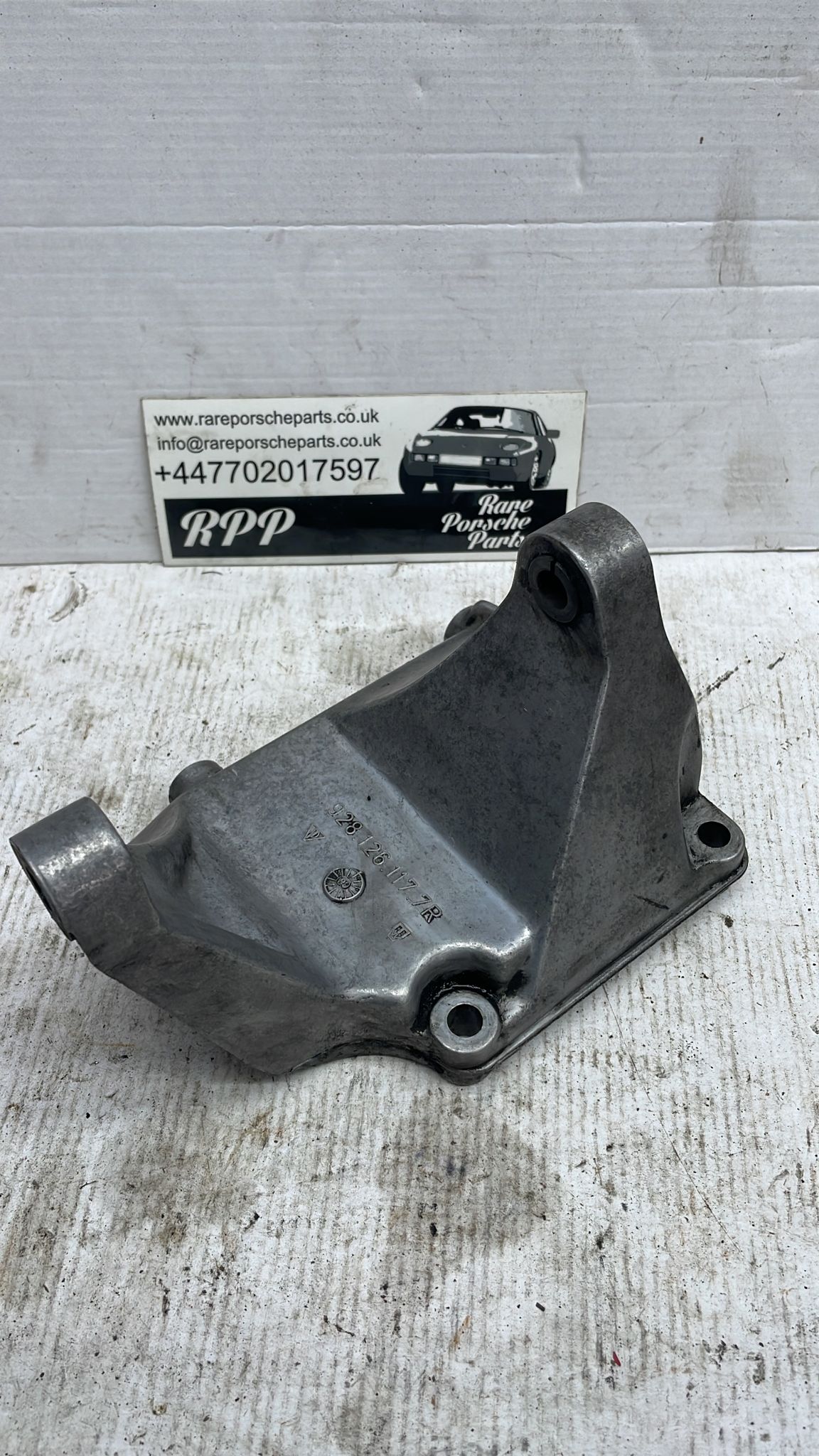 Staffa di supporto motore motore Porsche 928, usata. 9281261177R