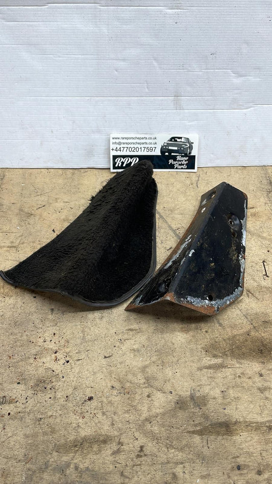 Porsche primi anni 924 944 Pezzo di moquette poggiapiedi nero, usato