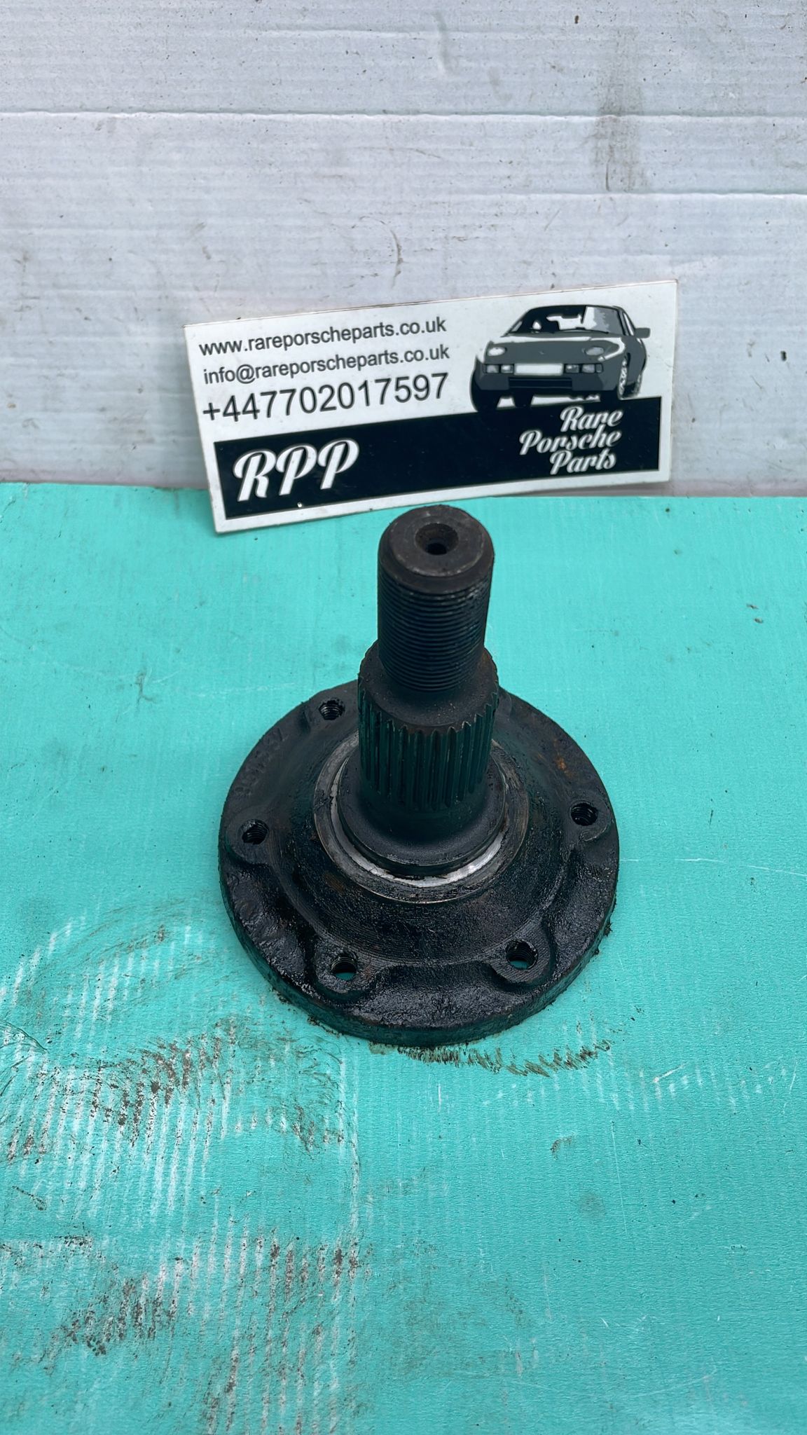 Porsche 924S 944 (1985.51988) Rear Stub Axle Hub 95133223501, used