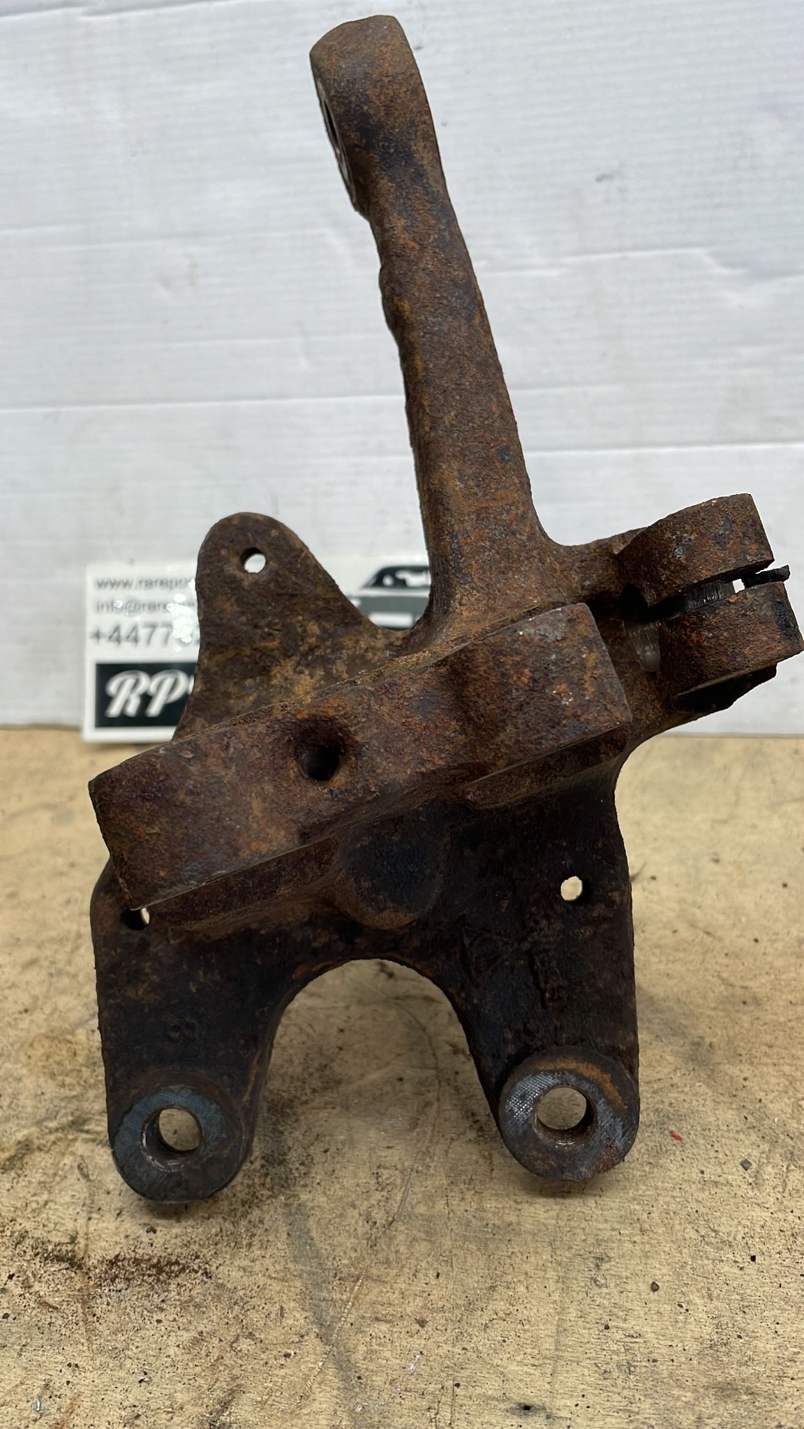 Porsche 944 1985.5-1988 Front Spindle, right knuckle, 477407311N, used