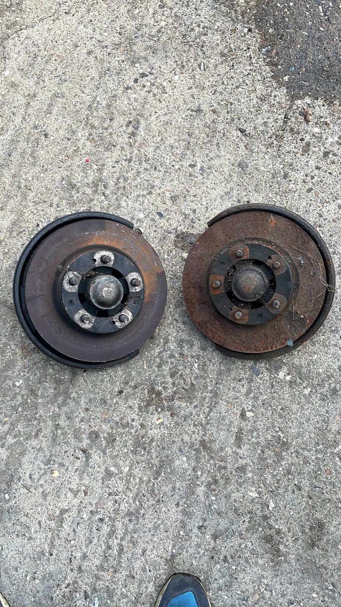 Porsche 944 S2 pair of complete front hubs, used – Rare Porsche Parts