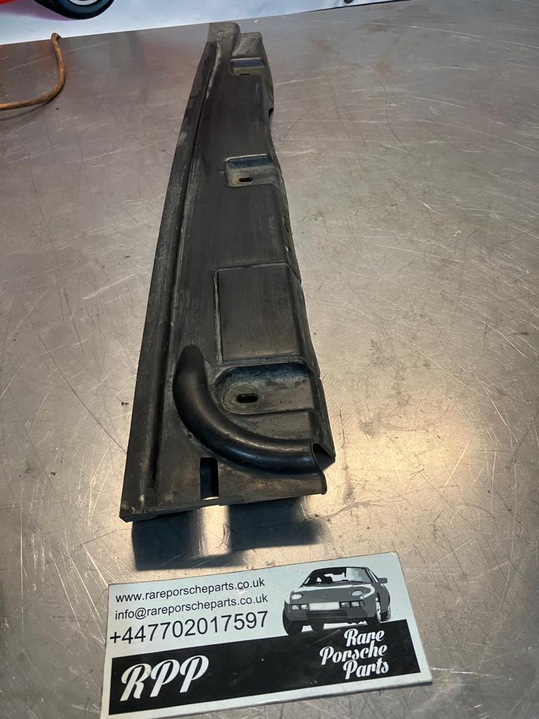 Porsche 928 plastic cover under the wing 92850431802 right, used