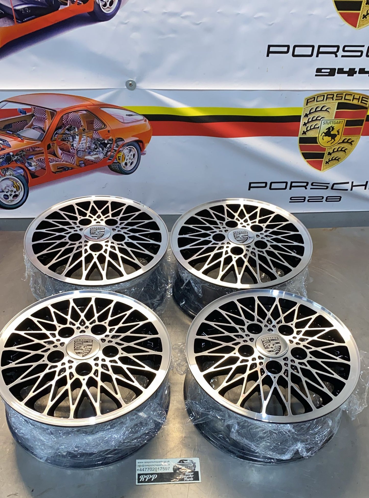 Porsche 924 turbo set of refurbished alloy wheels rims 477601025B, diamond cut