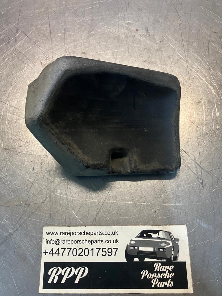 Cuneo distanziale della staffa del cuscinetto del serbatoio del carburante Porsche 928, usato 92820110703