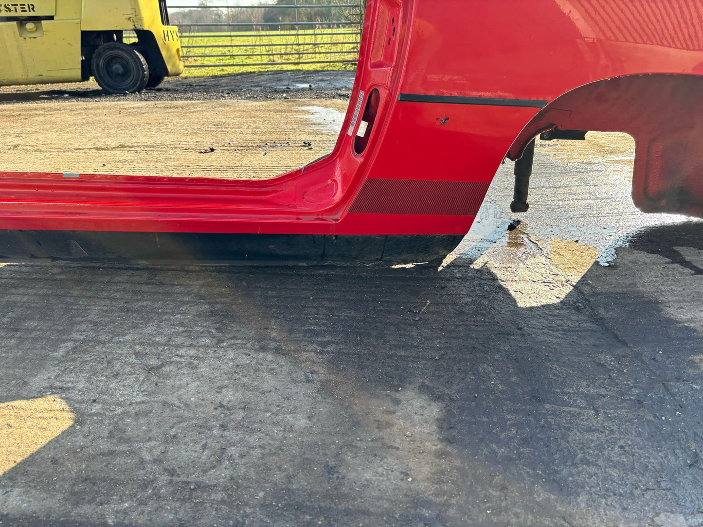 Porsche 924 1983 left side cut, rear fender with sill