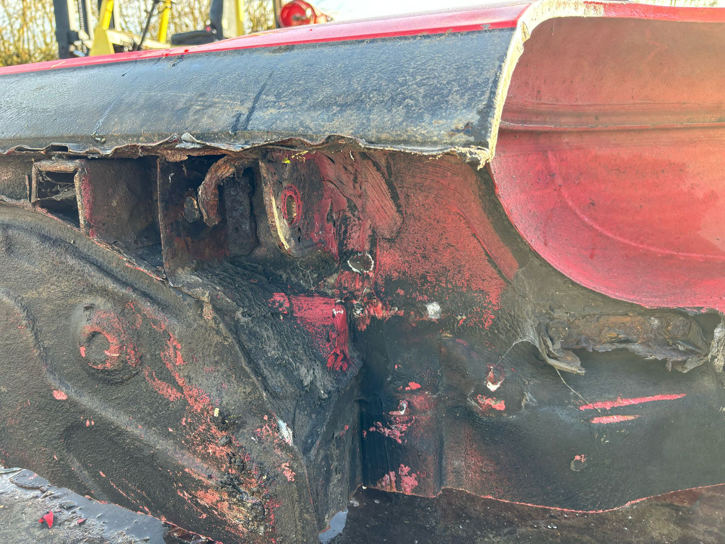 Porsche 924 1983 left side cut, rear fender with sill