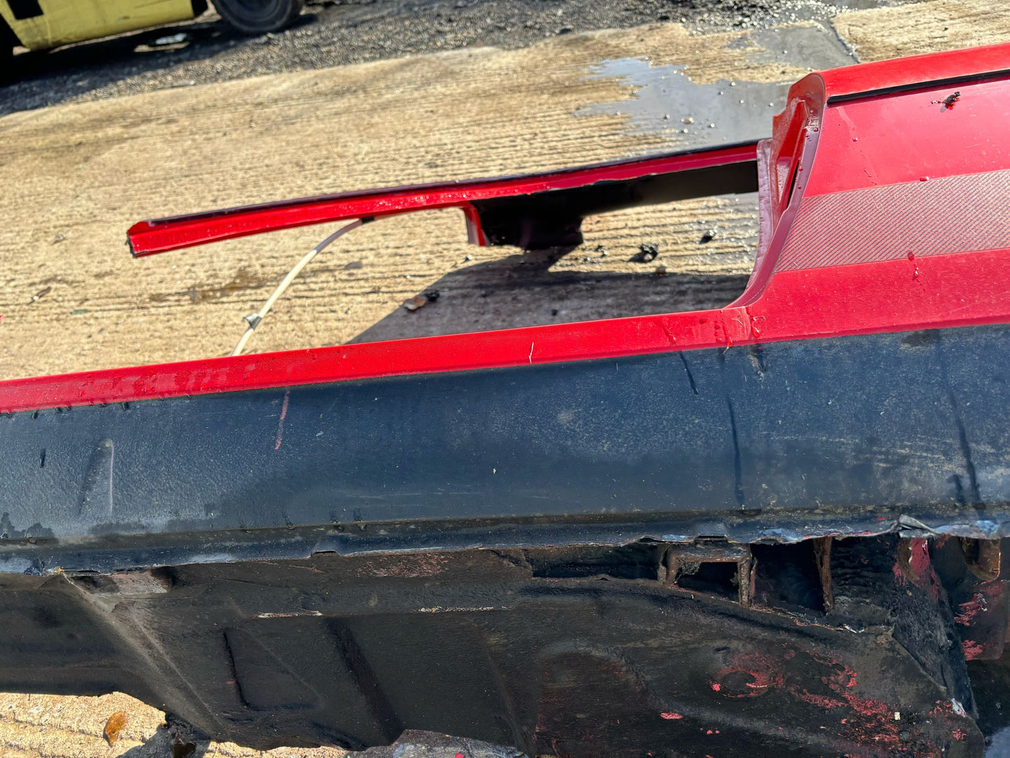 Porsche 924 1983 left side cut, rear fender with sill