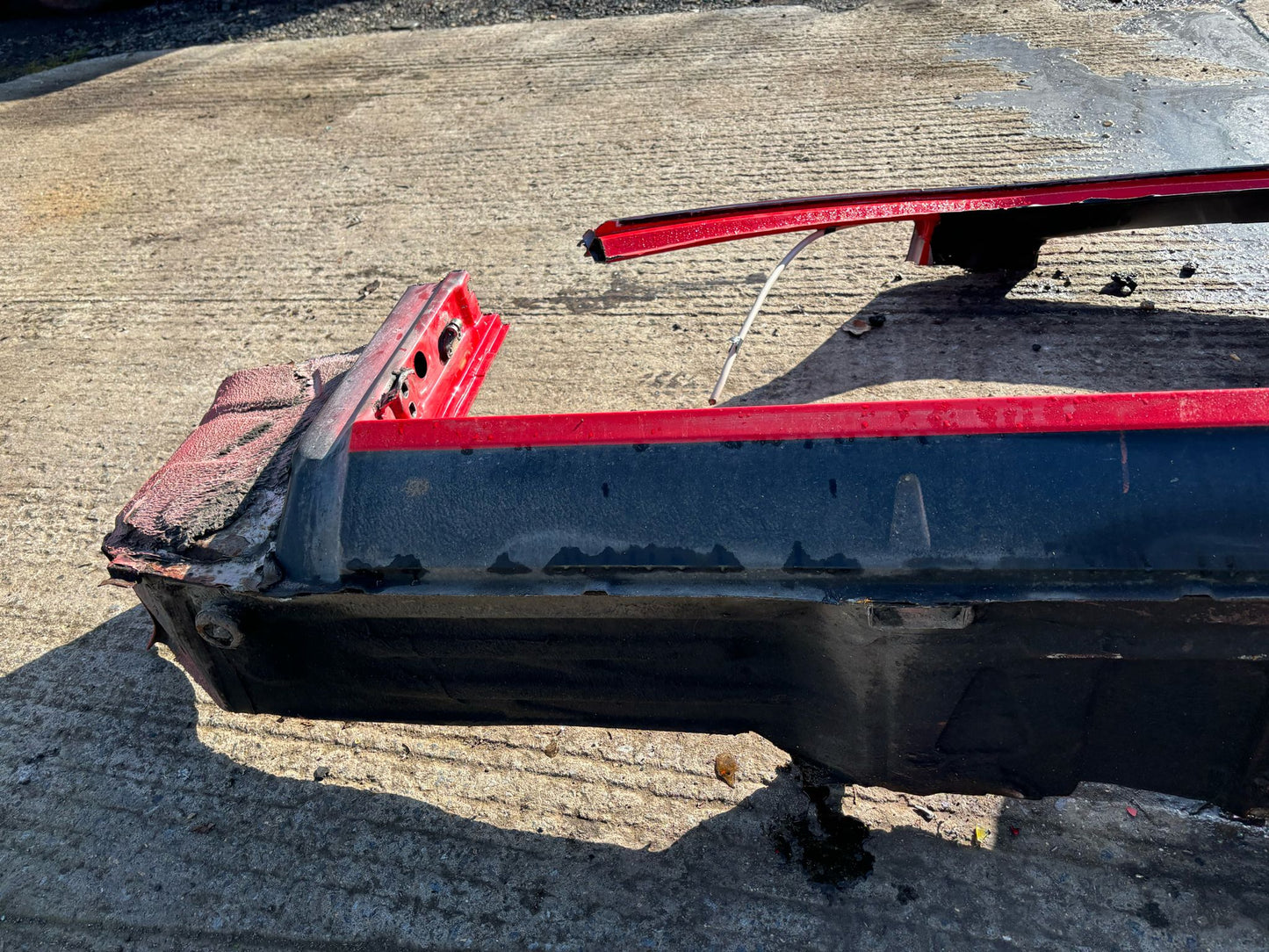 Porsche 924 1983 left side cut, rear fender with sill