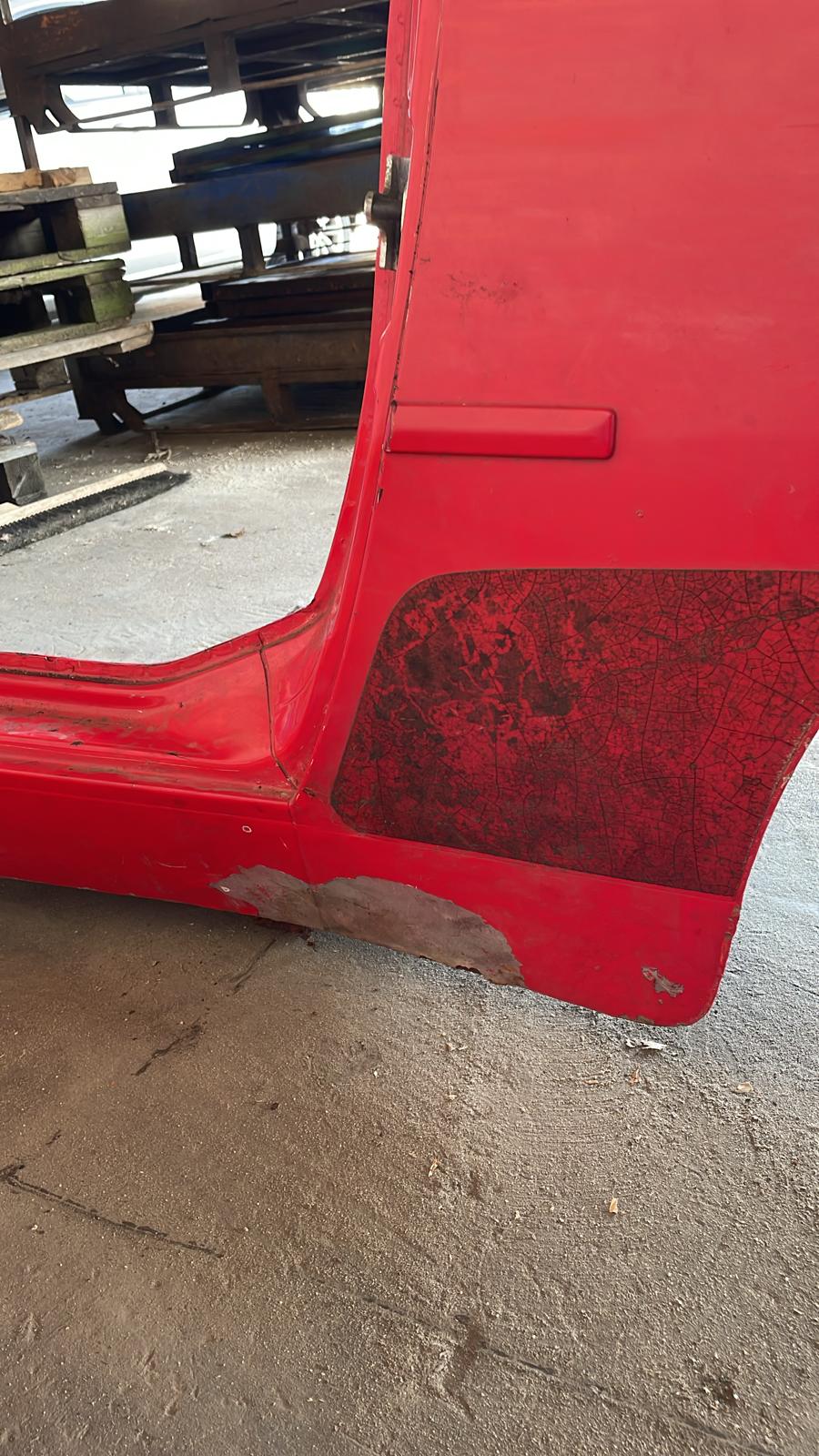 Porsche 944 Turbo  1989 left side cut, rear fender with sill