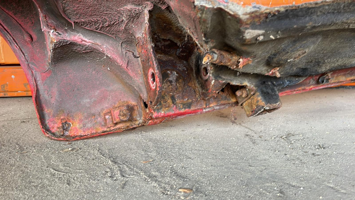 Porsche 944 Turbo  1989 left side cut, rear fender with sill