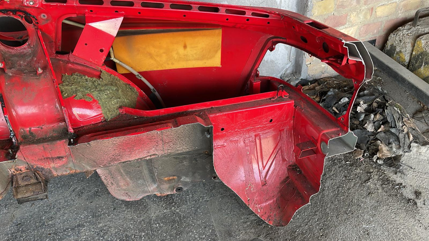 Porsche 944 Turbo  1989 right side cut, rear fender with sill