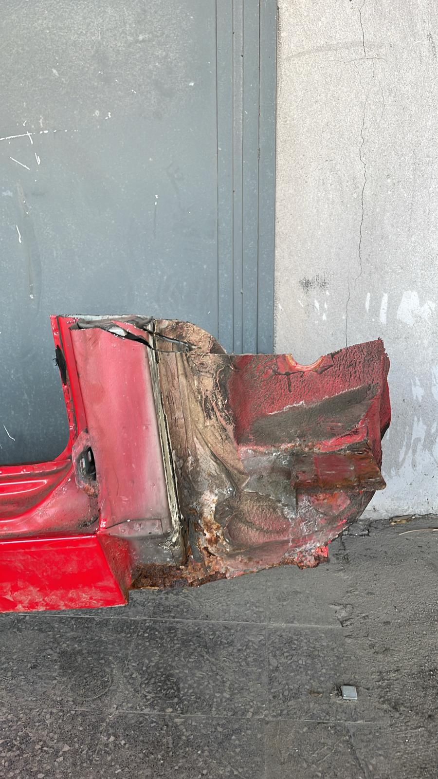 Porsche 944 Turbo  1989 right side cut, rear fender with sill