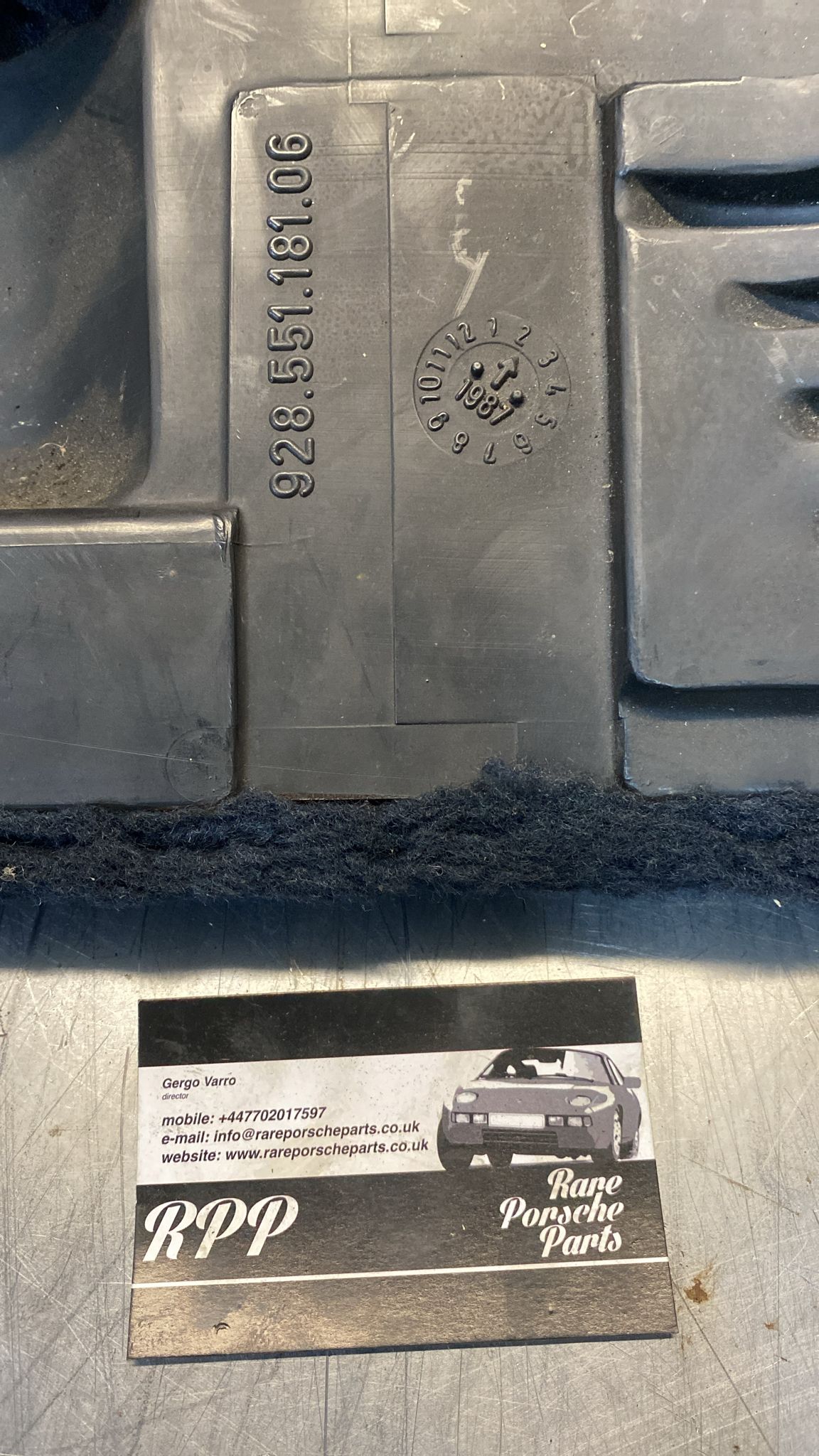 Copertura del pannello del kit attrezzi con moquette blu per Porsche 928, usata 92855118106