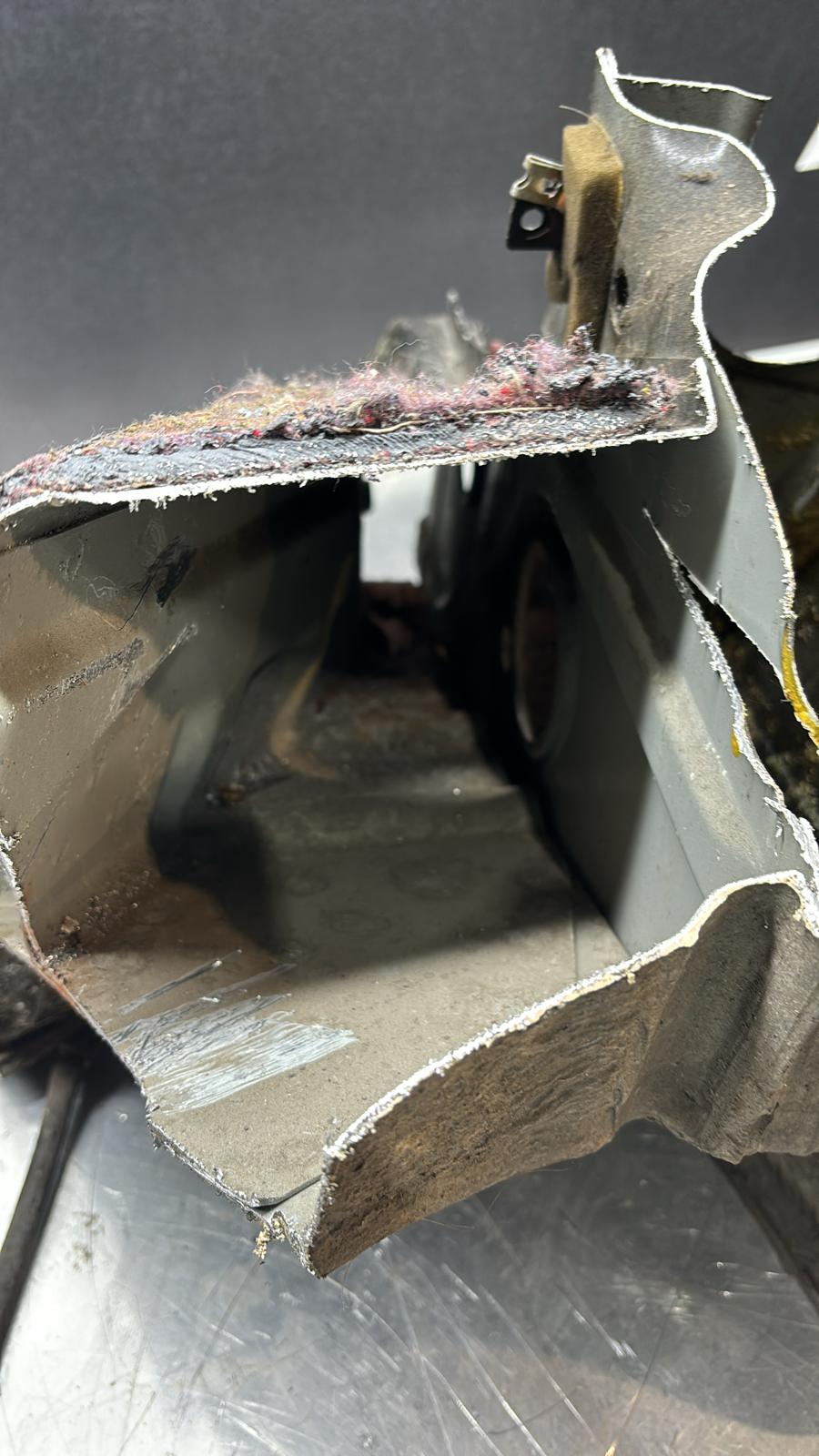 Parte inferiore del parafango destro della Porsche 944, pannello di riparazione dell'estremità della soglia