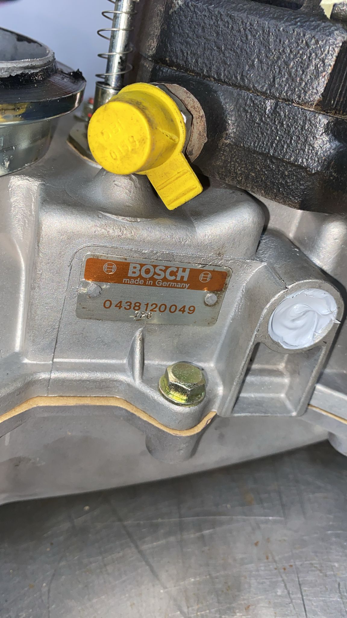 Porsche 928 fuel metering head with air flow meter, 0438100027 / 0438120049 refurbished