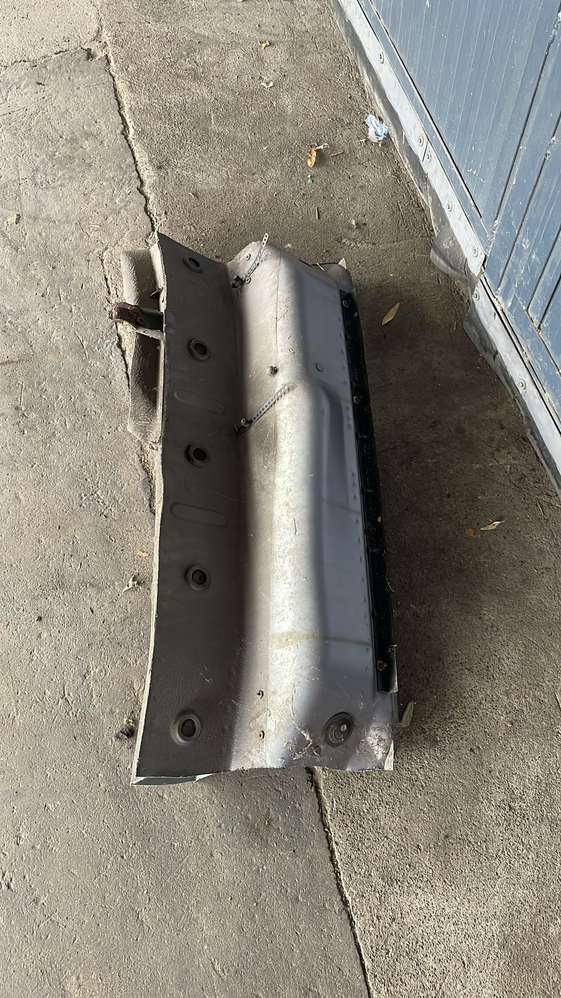 Porsche 928 rear panel cut 92850208104