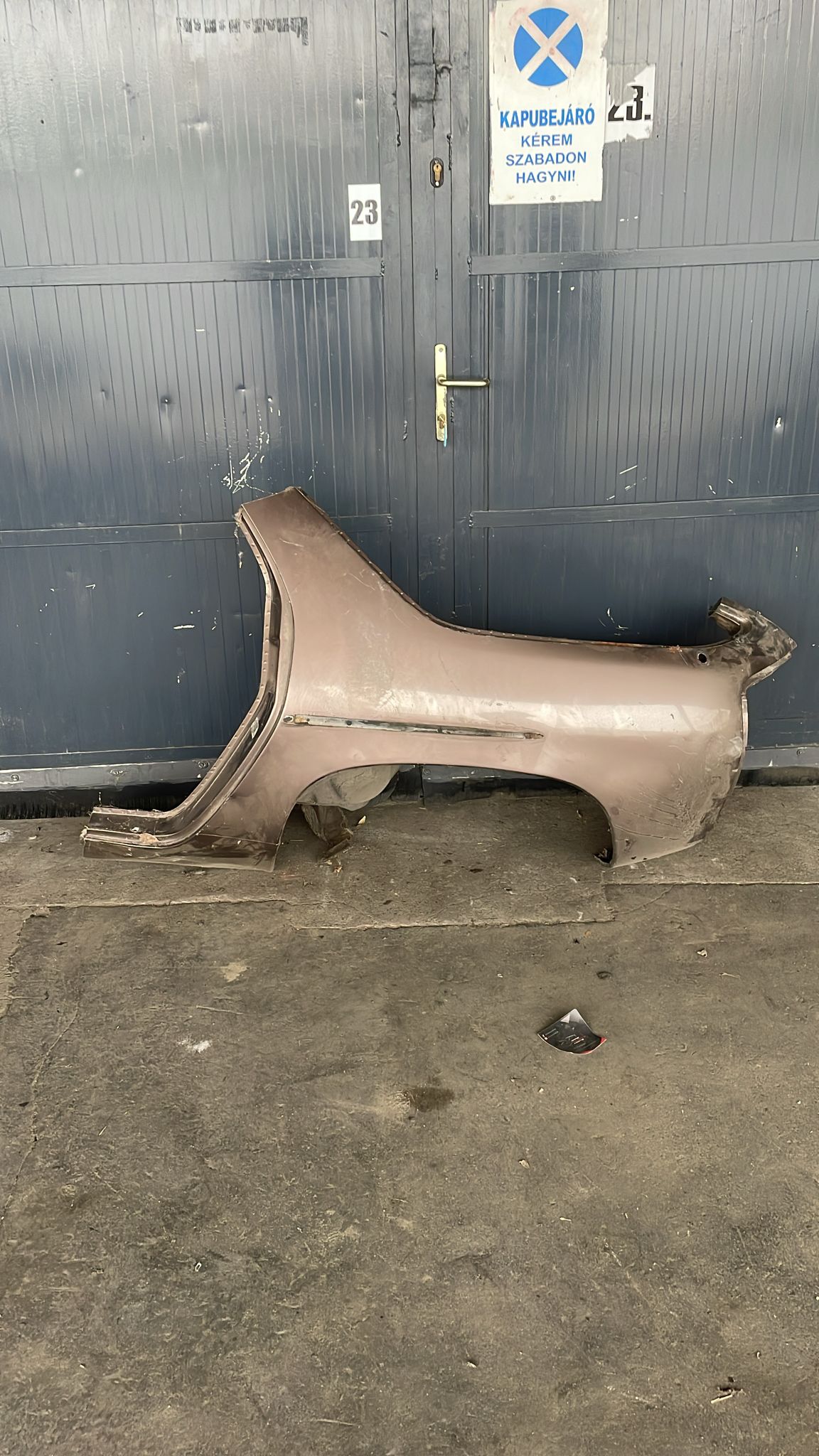 Porsche 928 S left rear fender 92850306114