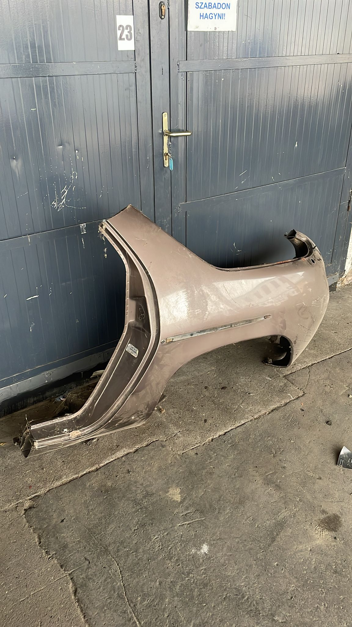 Porsche 928 S left rear fender 92850306114