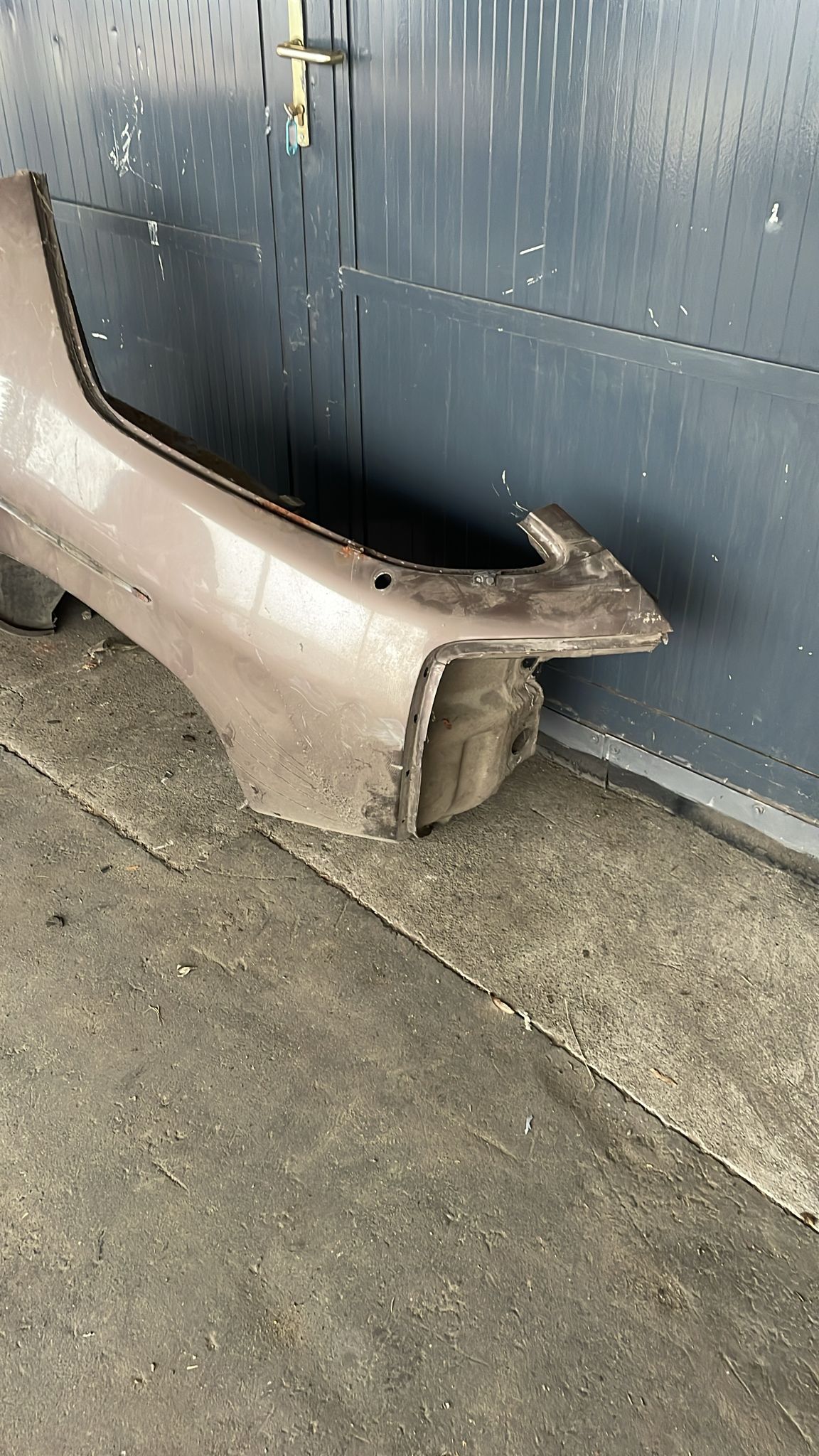 Porsche 928 S left rear fender 92850306114