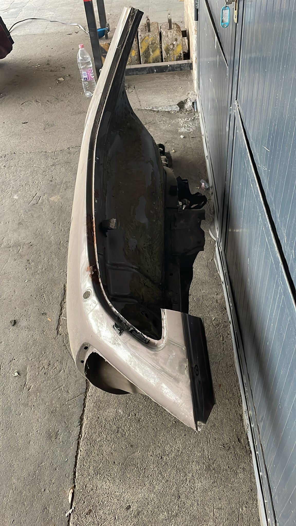 Porsche 928 S left rear fender 92850306114