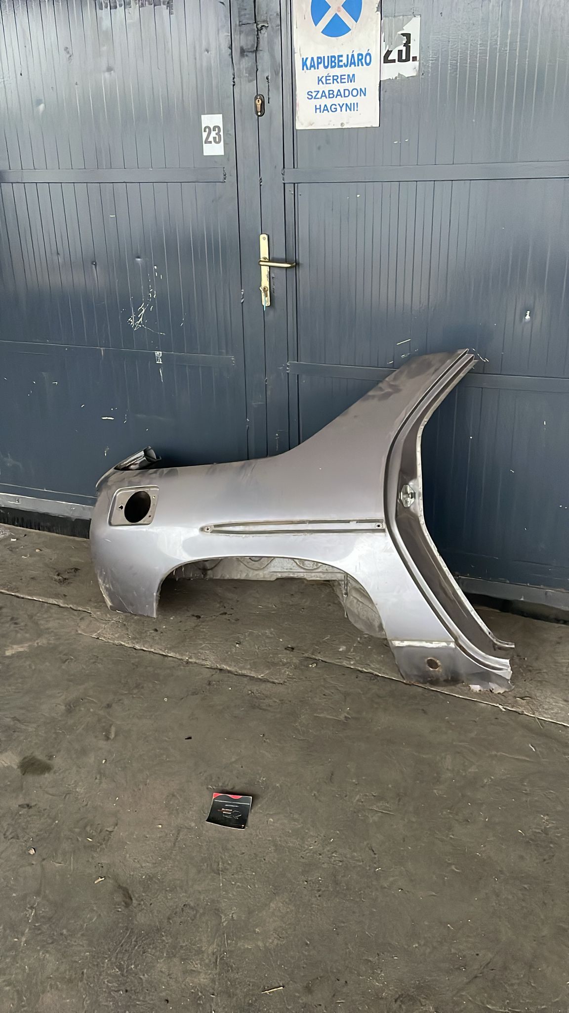 Porsche 928 S4 right rear fender, 92850306219